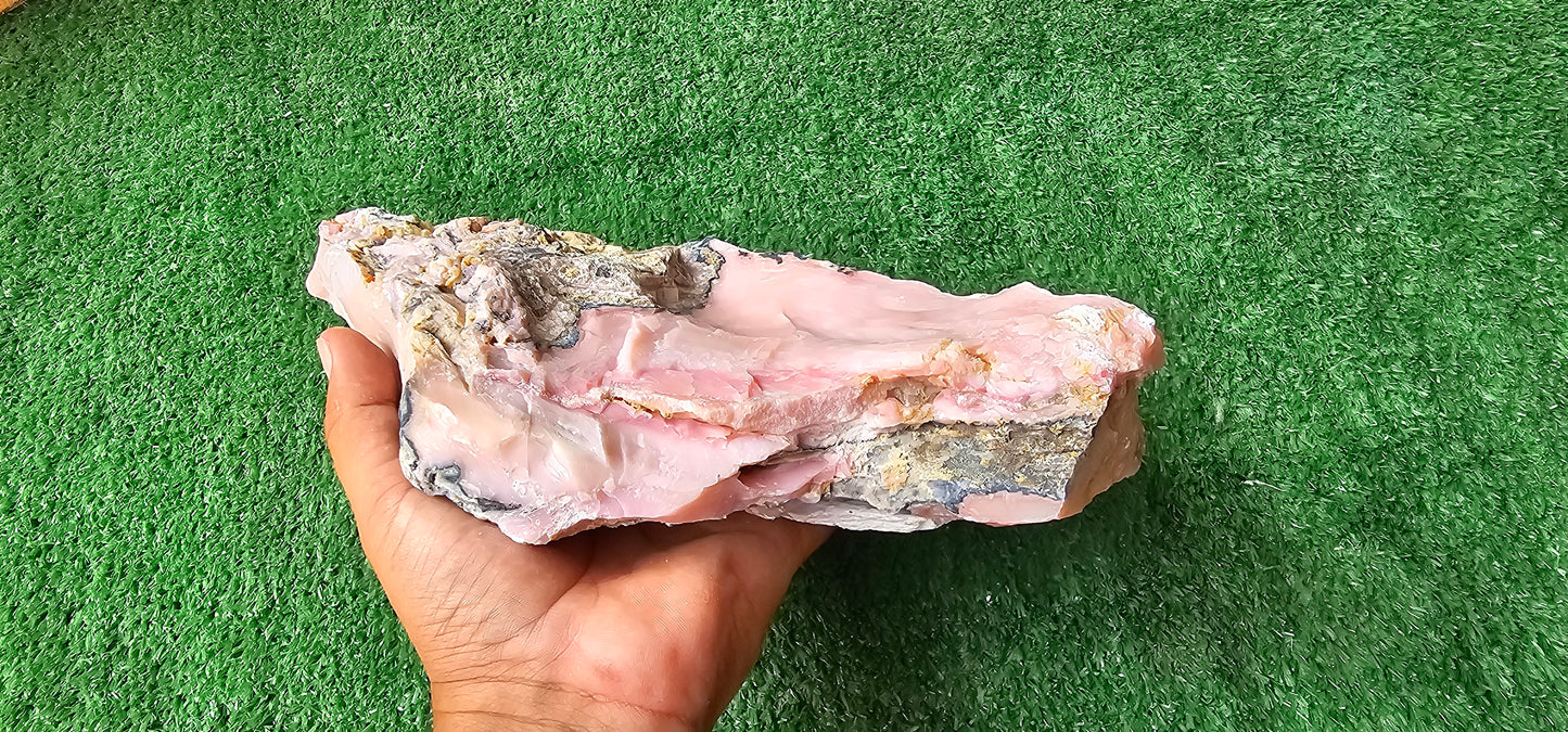 Pink Opal rough (1 pc)