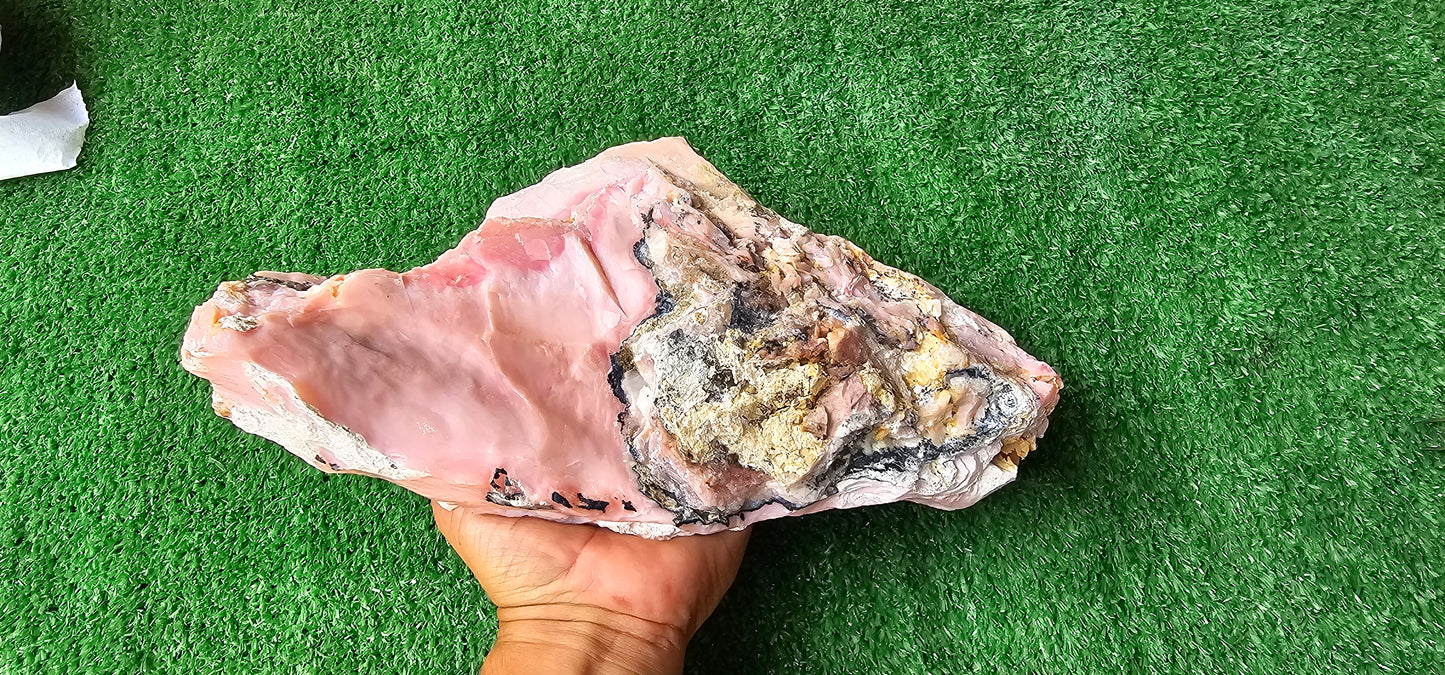 Pink Opal rough (1 pc)