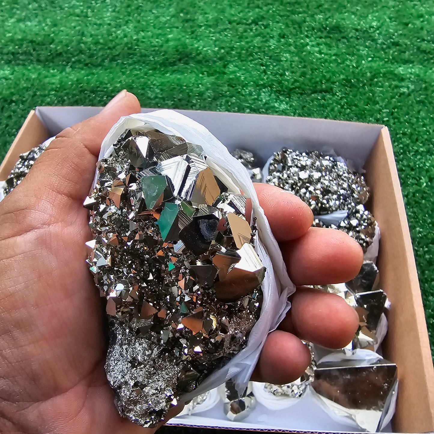 Box 14 pcs big pyrite Octahedral