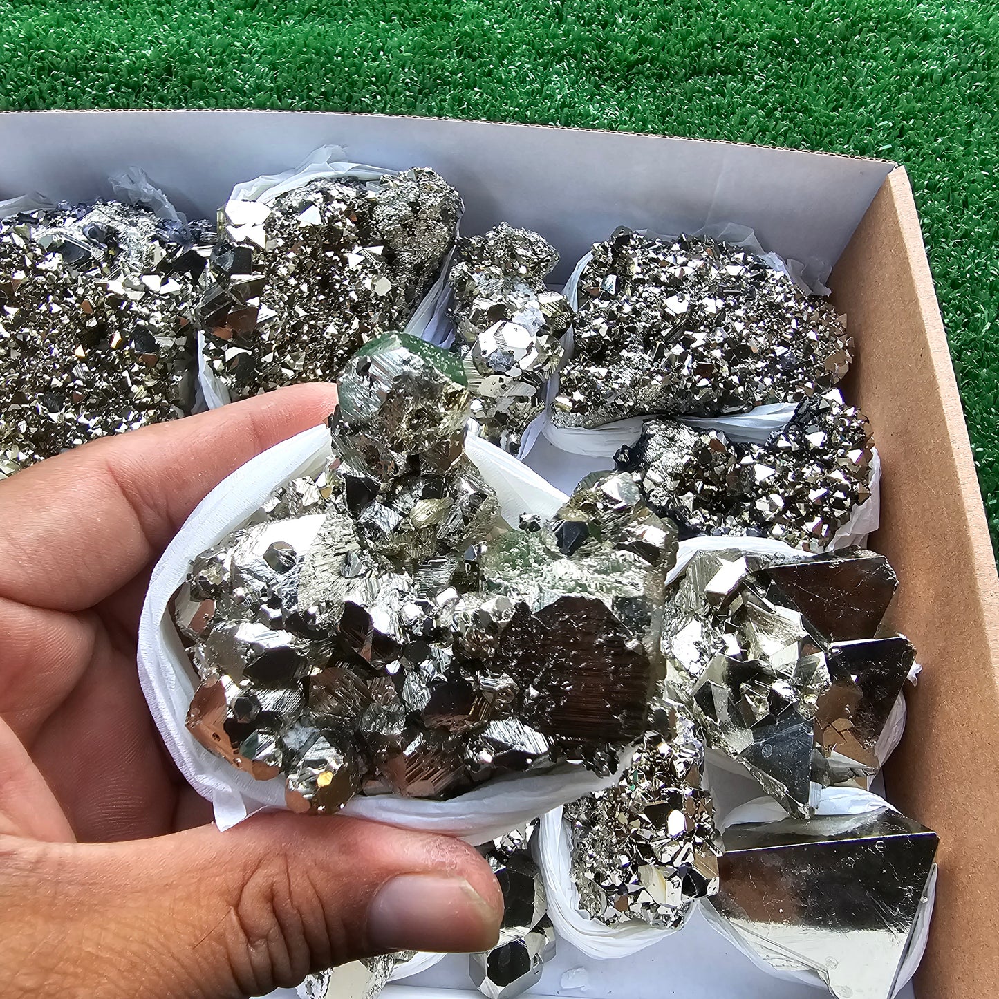 Box 14 pcs big pyrite Octahedral