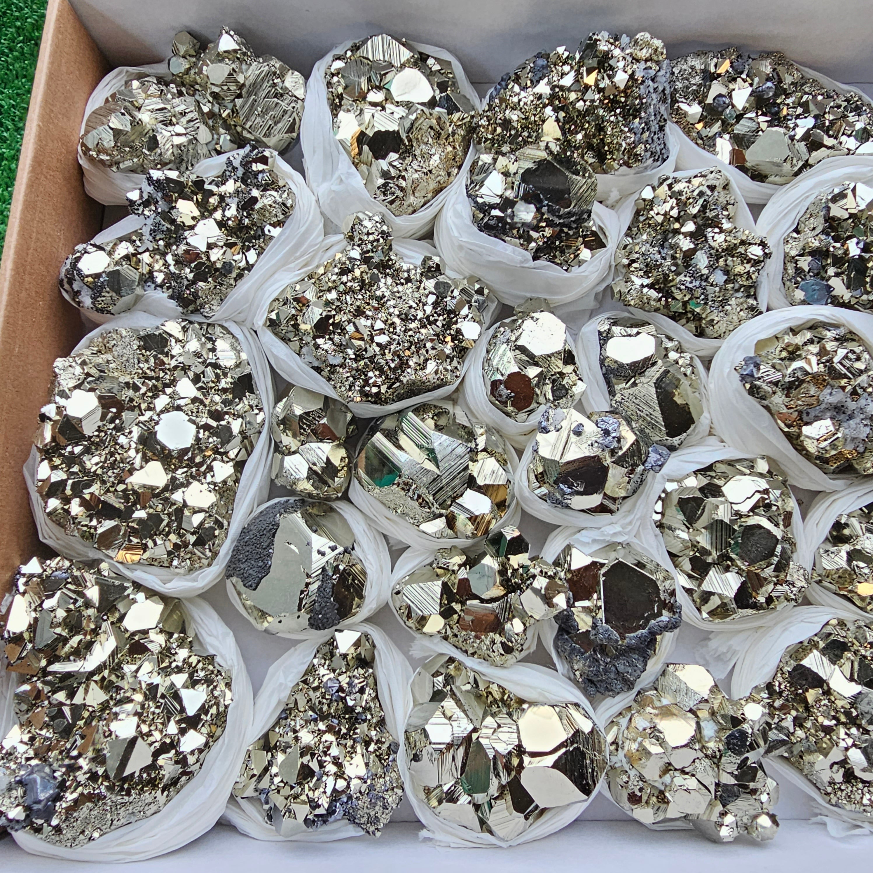 Box 31 pcs big pyrite Octahedral