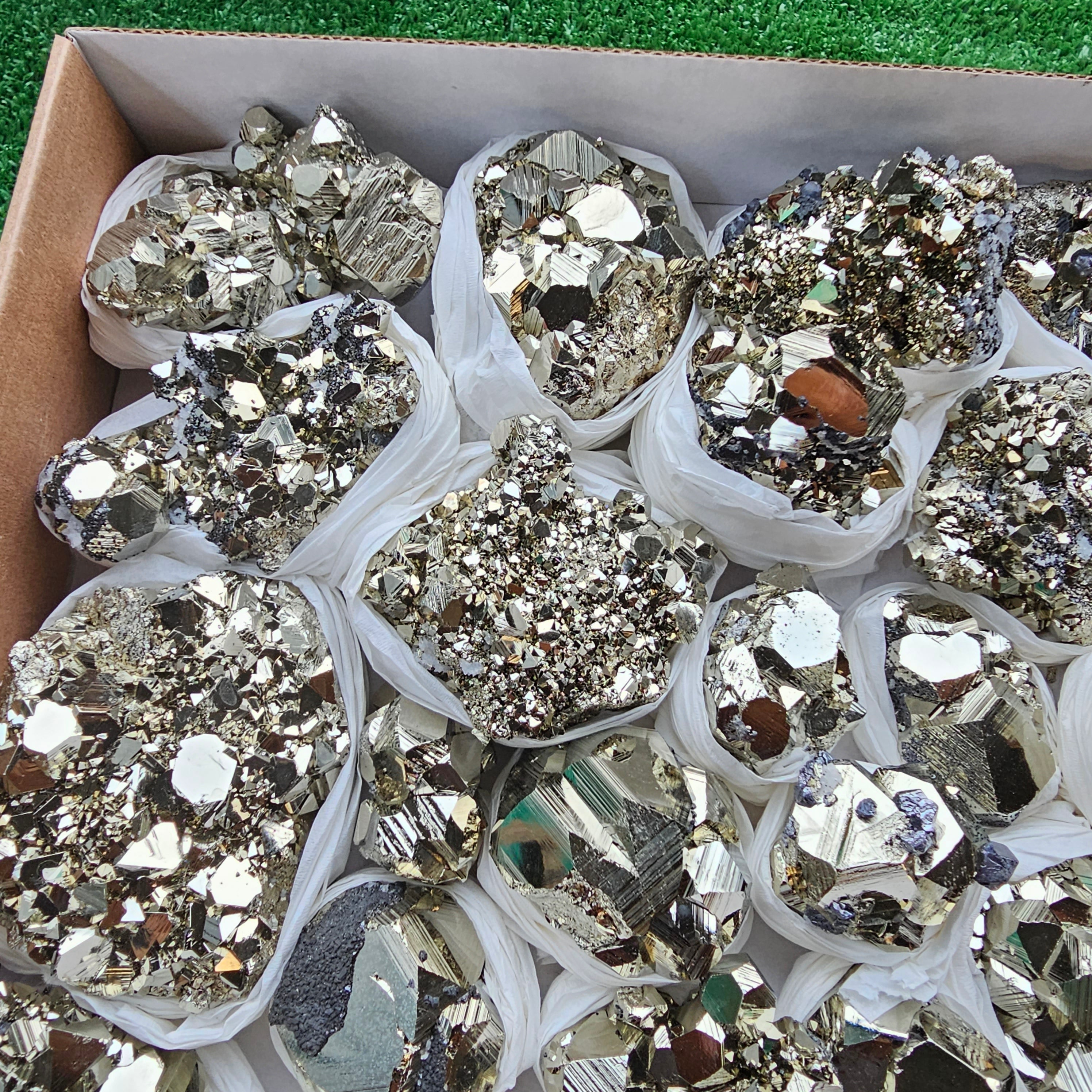 Box 31 pcs big pyrite Octahedral