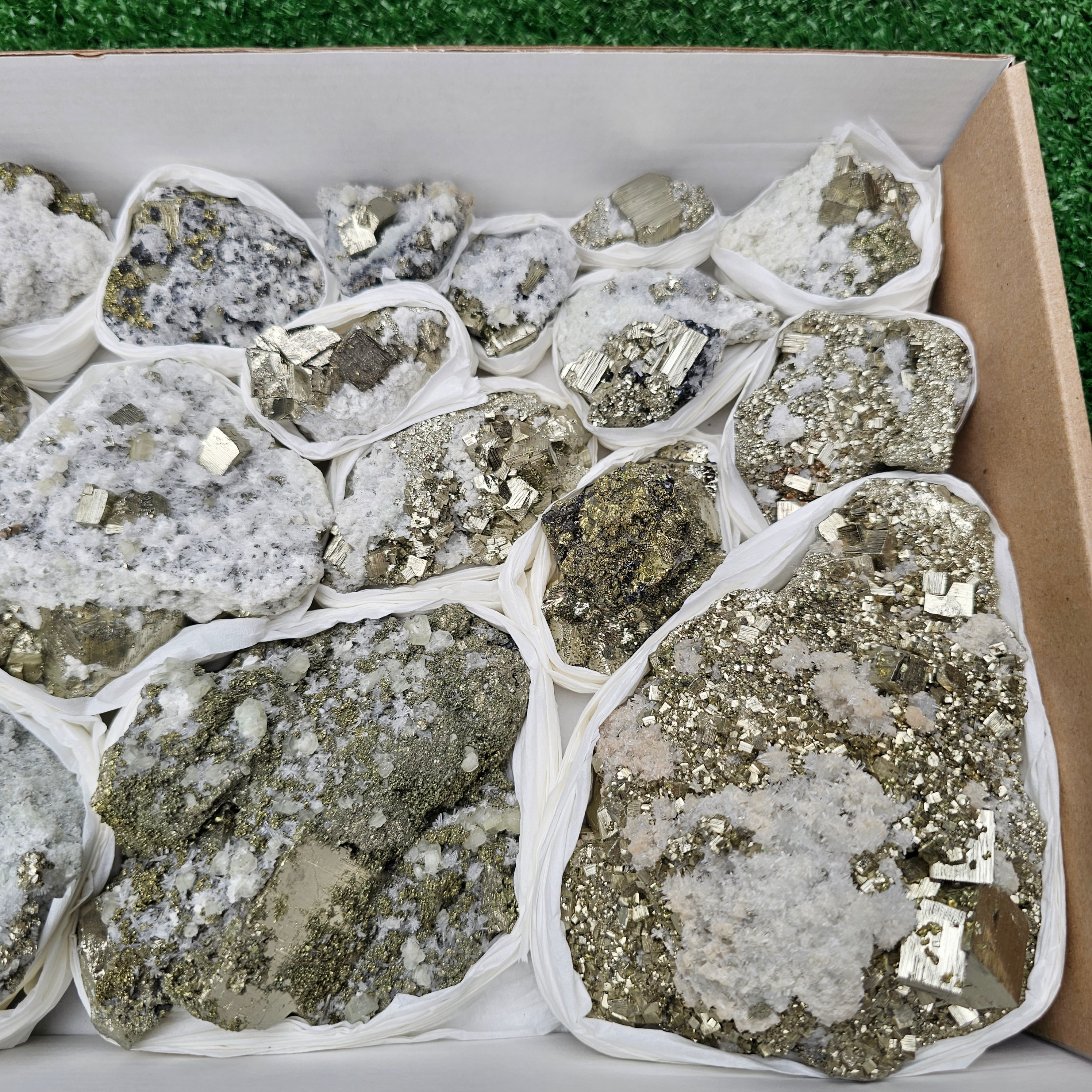 16 pc pyrite Cubic box