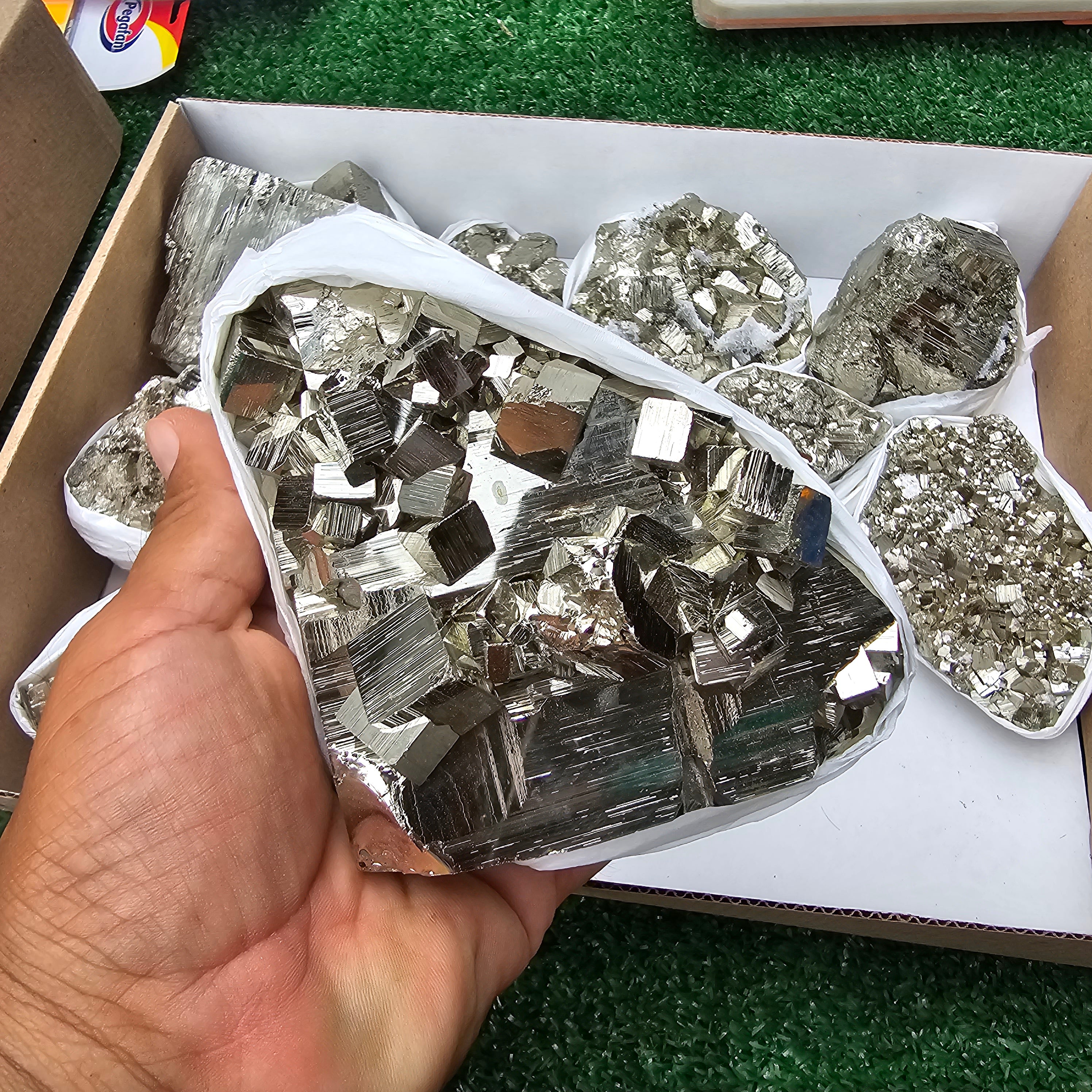 12 pc pyrite Cubic