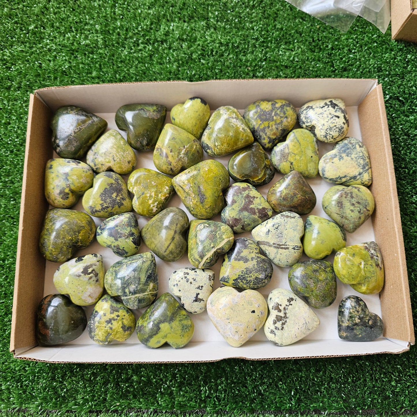 36 pc green serpentine hearts