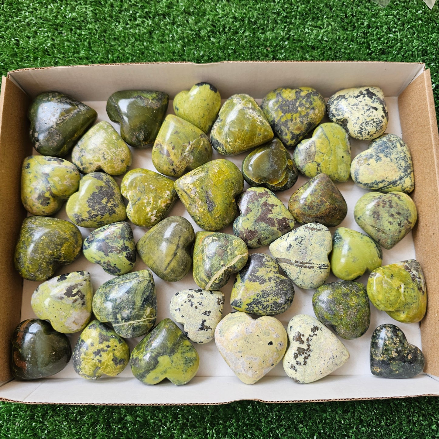 36 pc green serpentine hearts