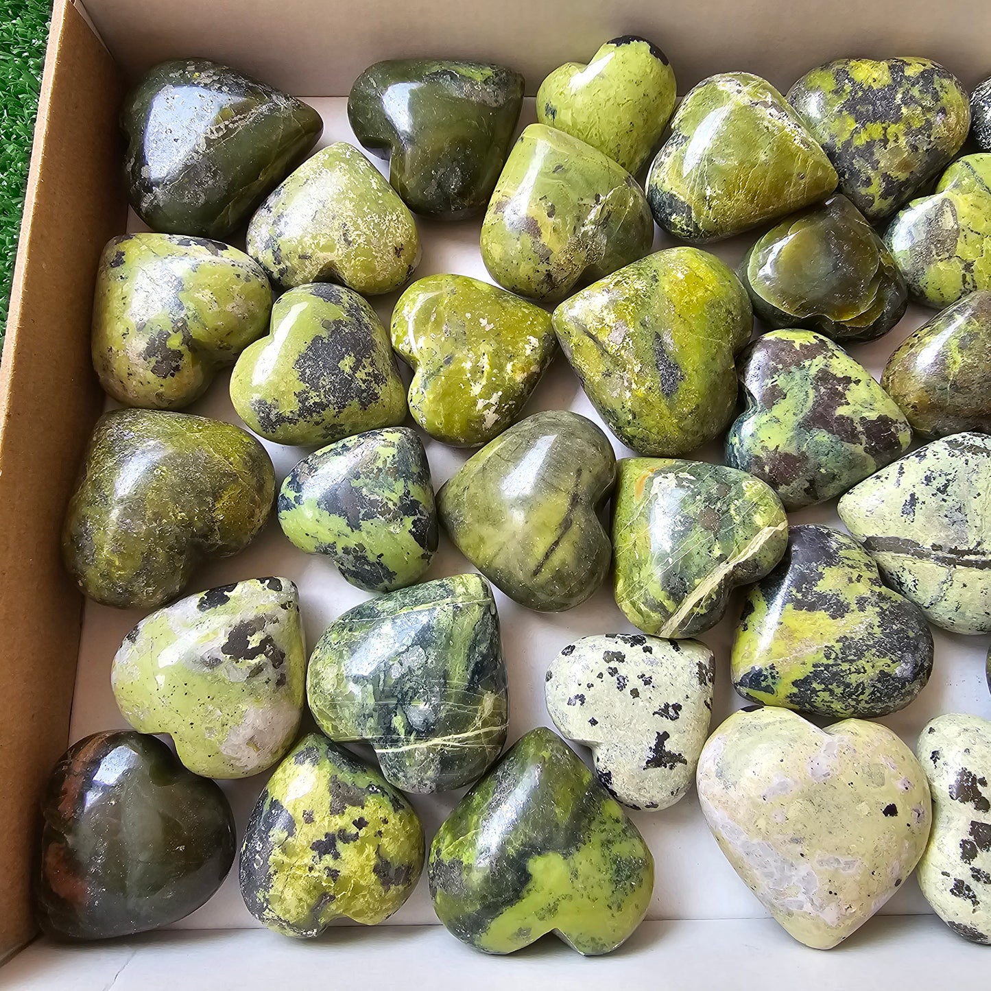 36 pc green serpentine hearts