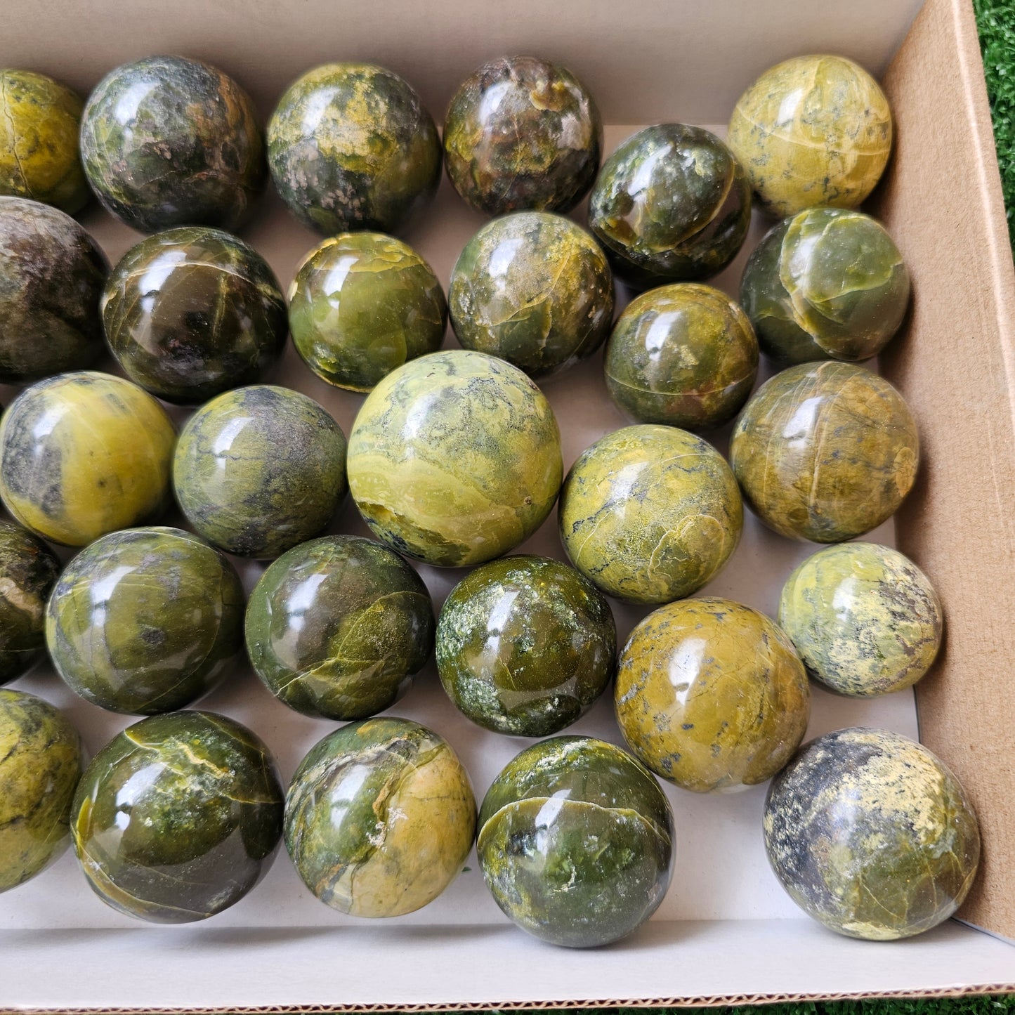 33 pc green serpentine spheres