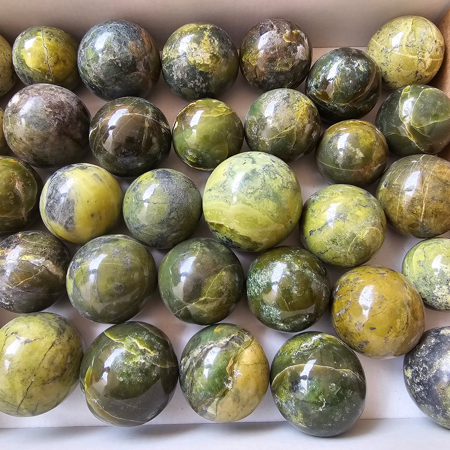 33 pc green serpentine spheres