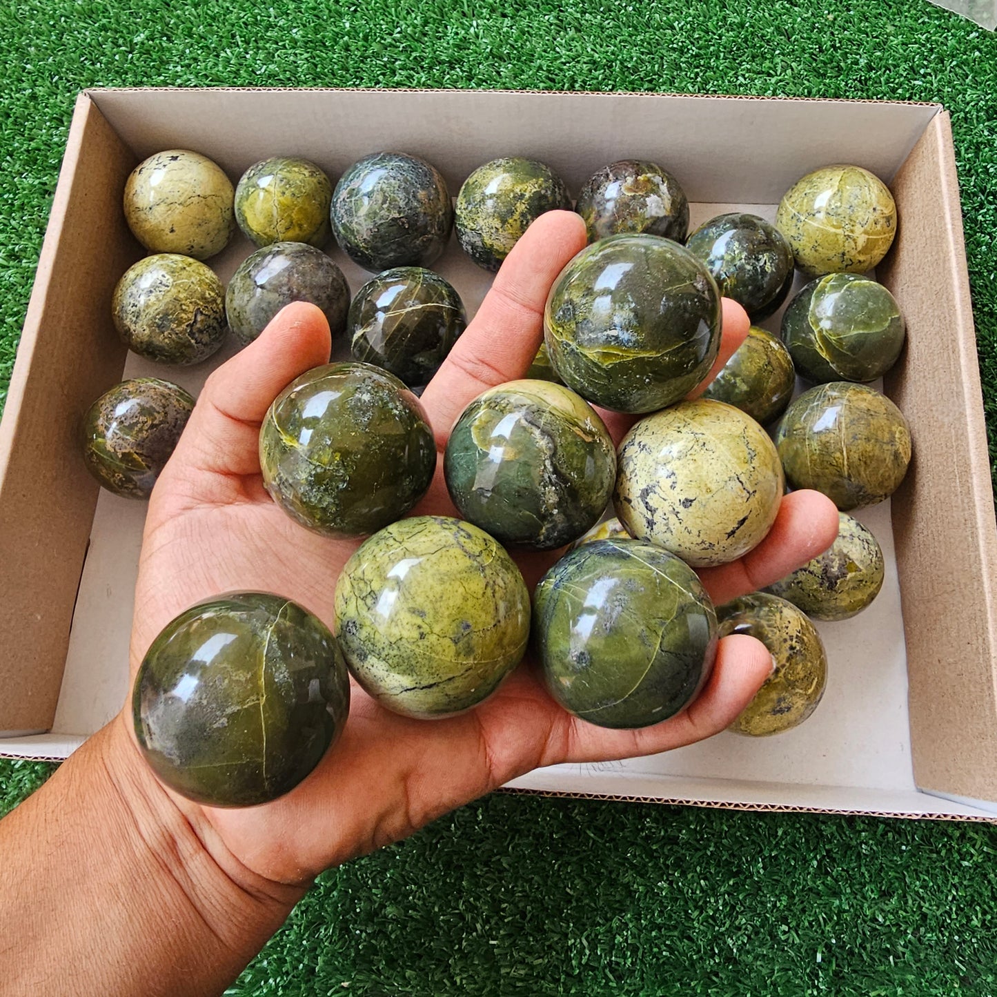 33 pc green serpentine spheres