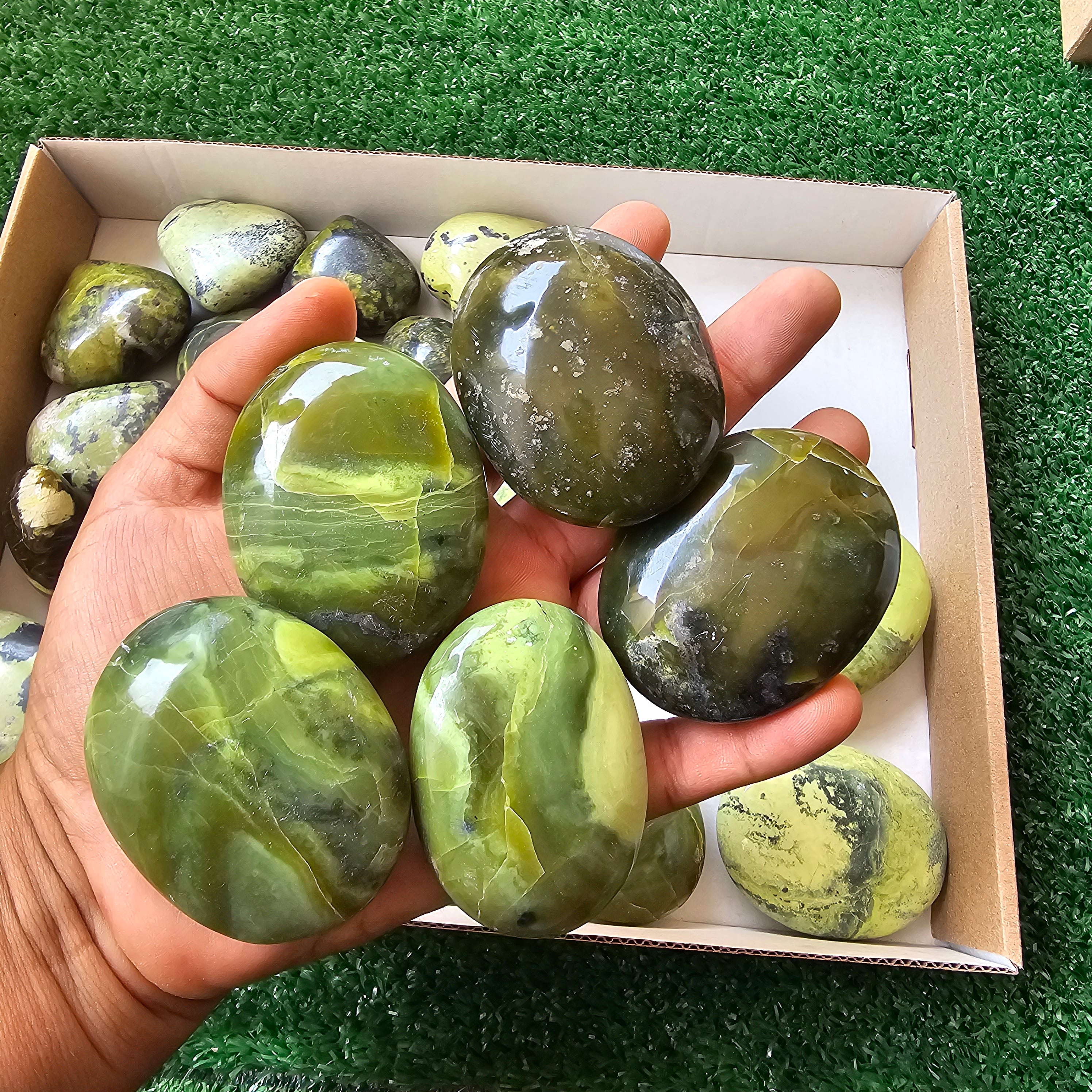 25 pc green serpentine palms & hearts