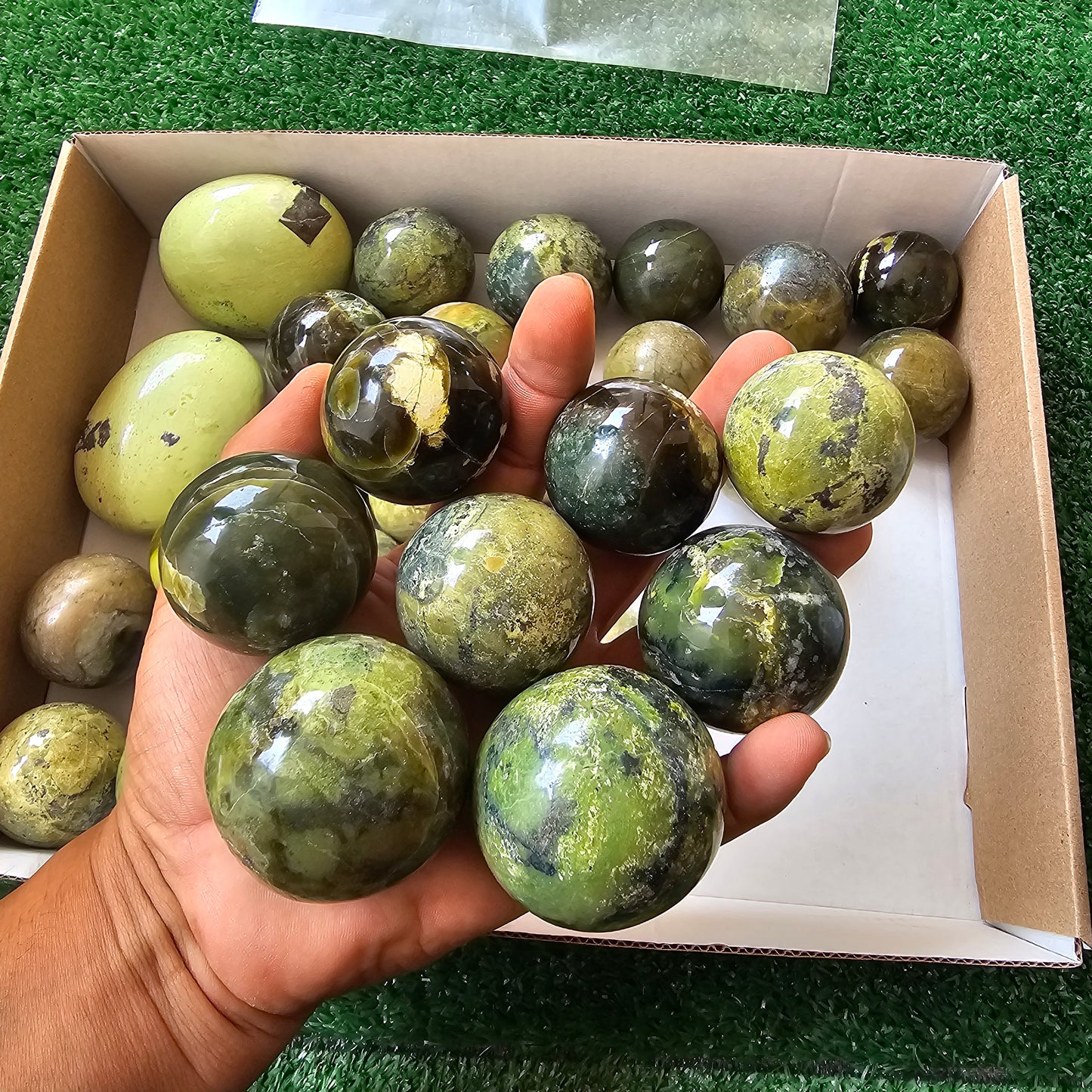 32 pc green serpentine spheres & palms