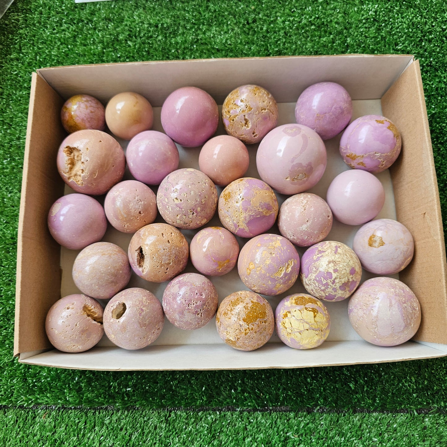 28 pc phosphosiderite spheres