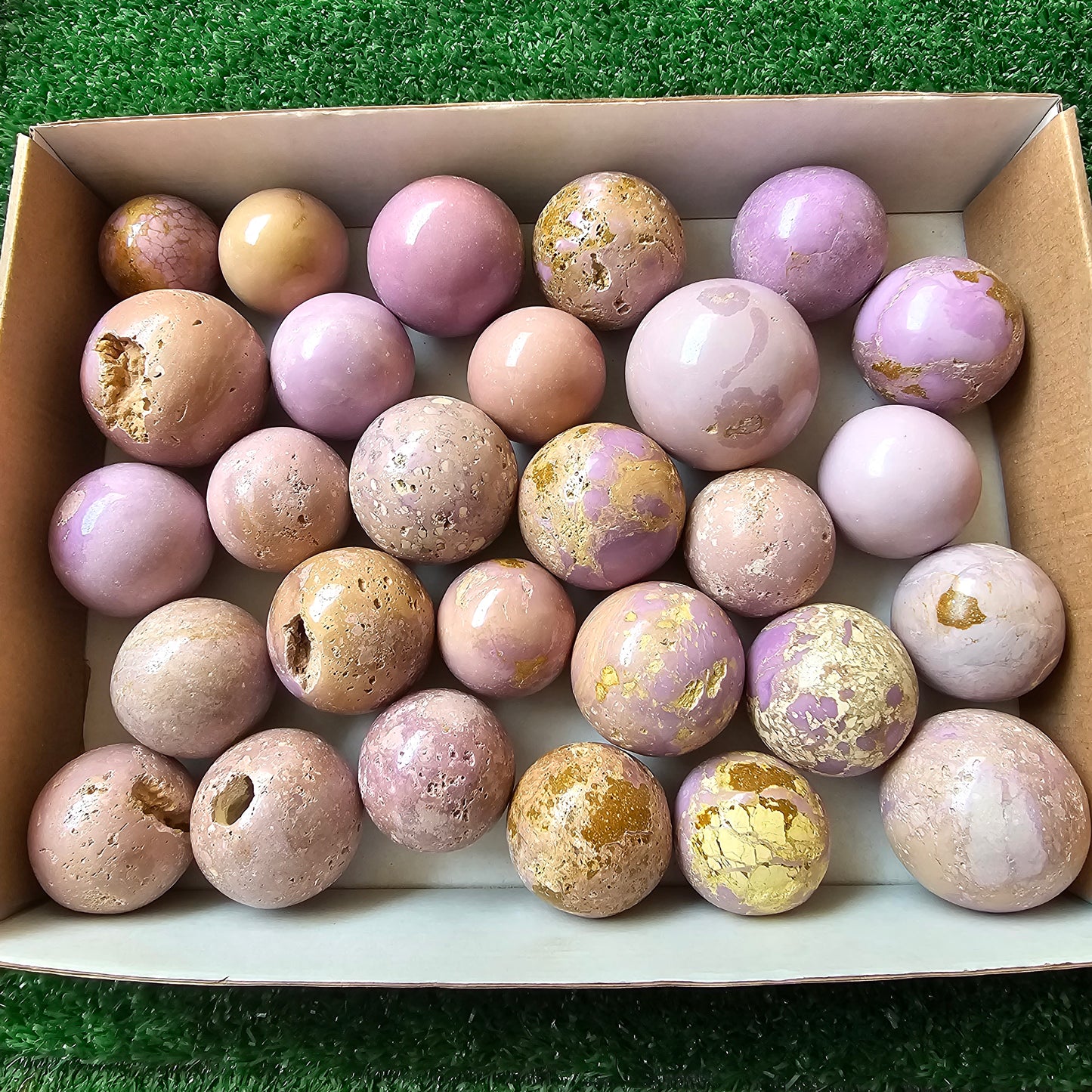 28 pc phosphosiderite spheres