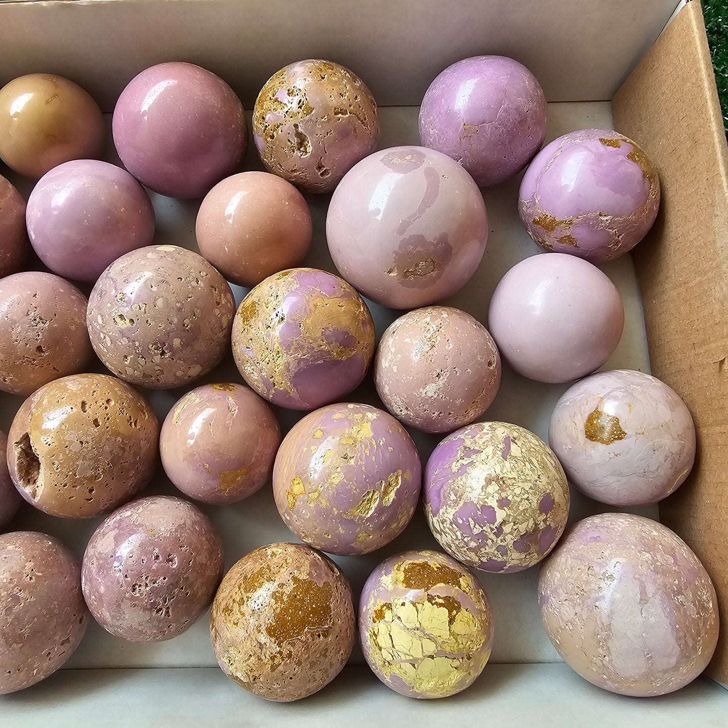 28 pc phosphosiderite spheres
