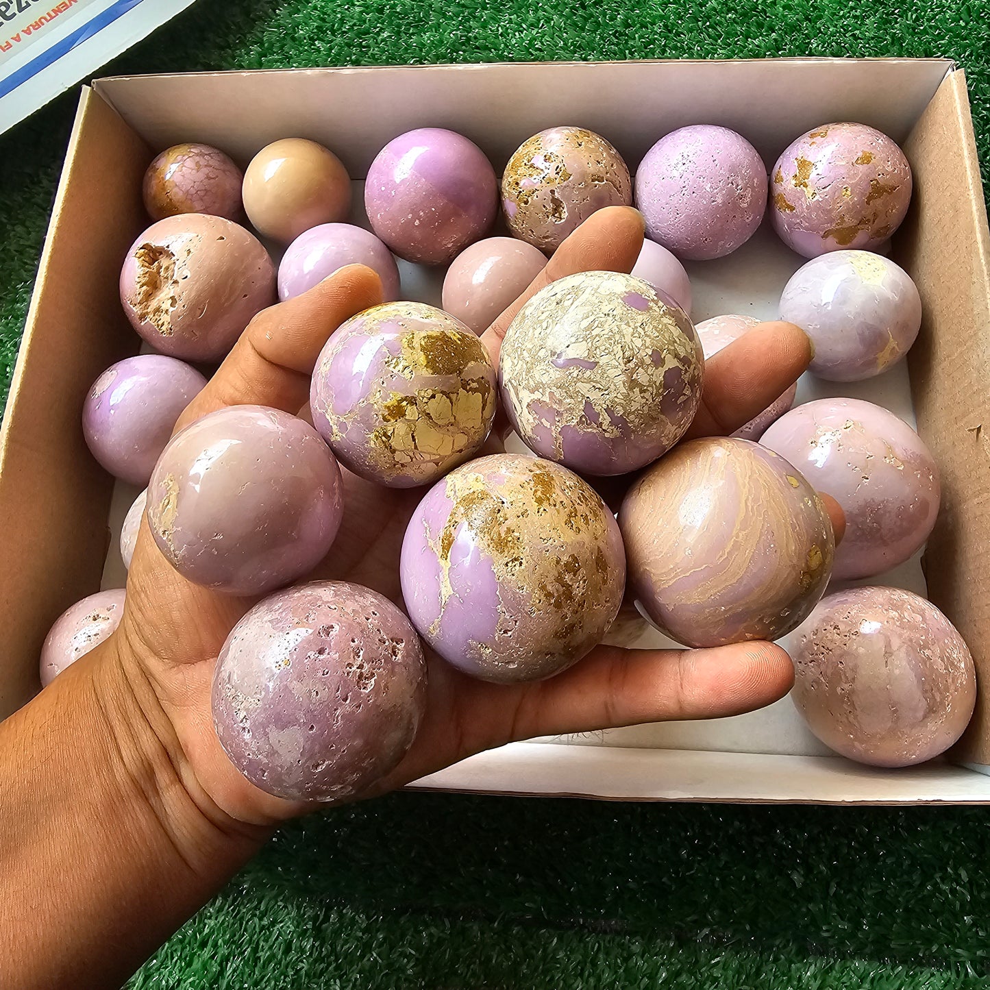 28 pc phosphosiderite spheres
