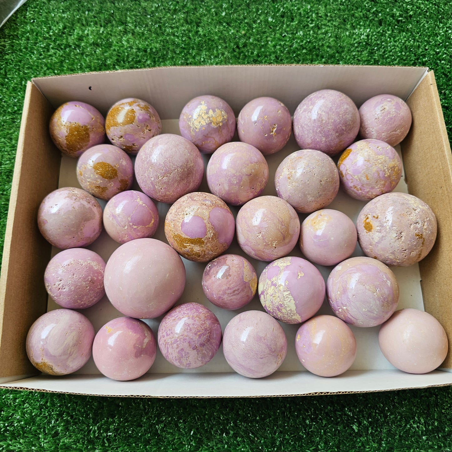 28 pc phosphosiderite spheres