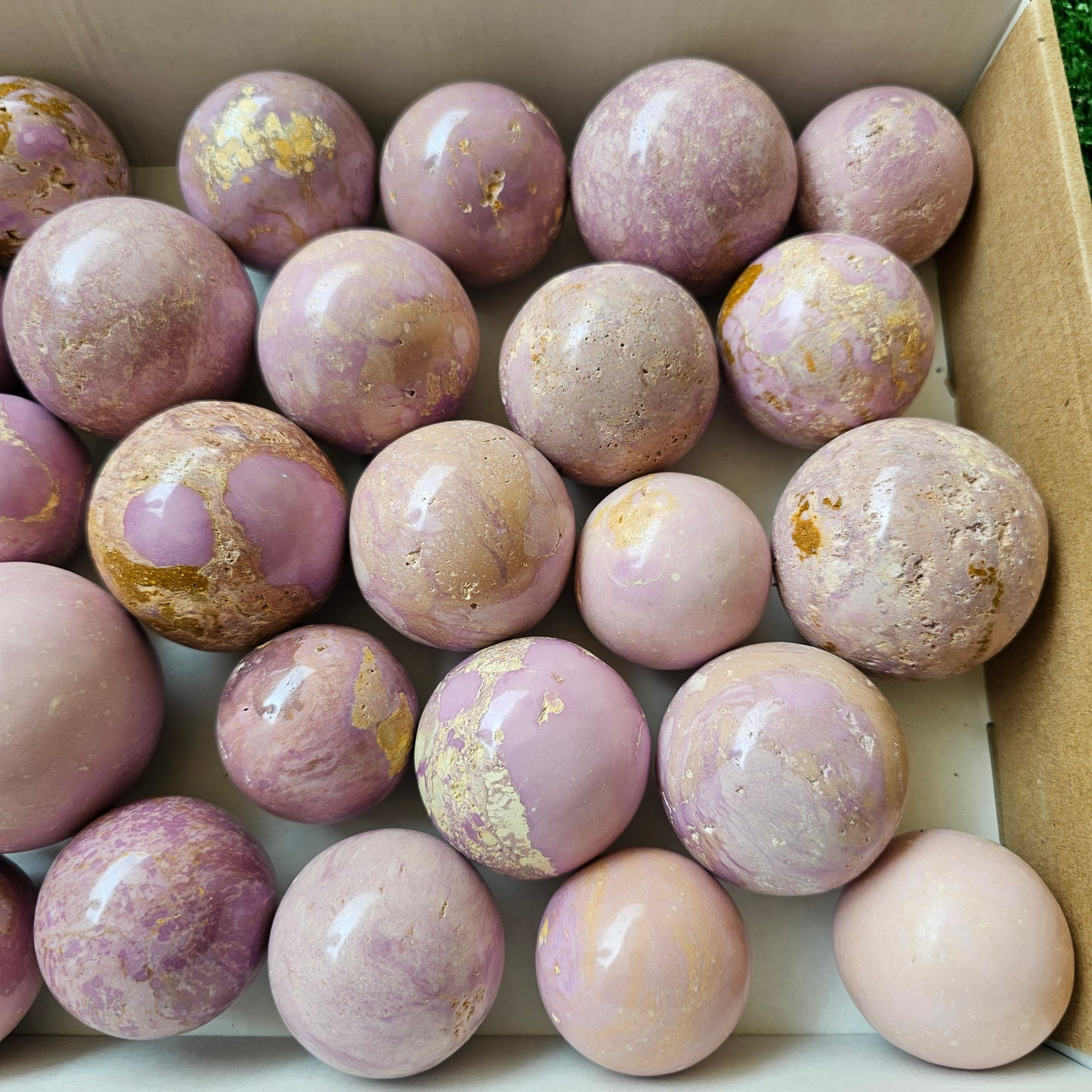 28 pc phosphosiderite spheres