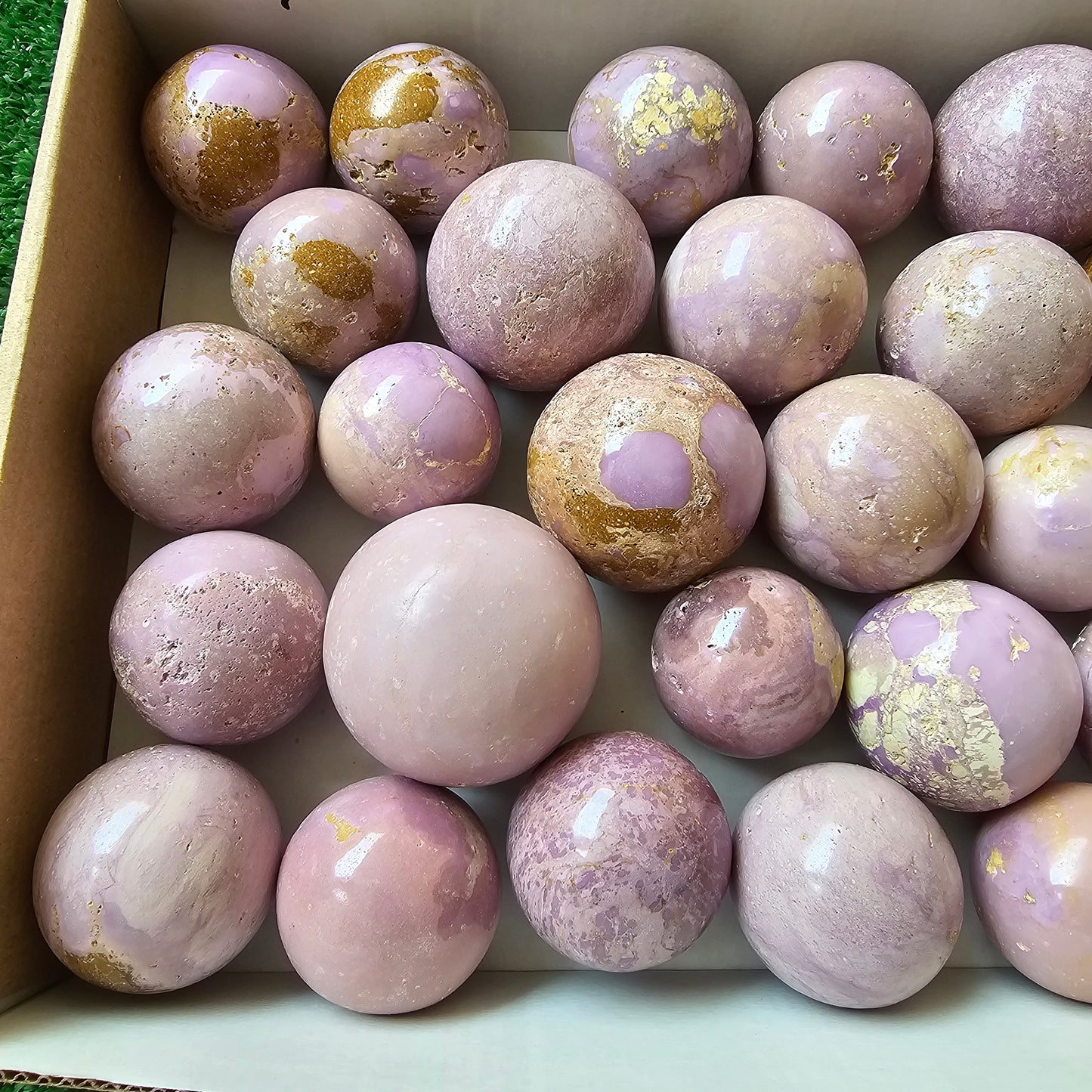 28 pc phosphosiderite spheres