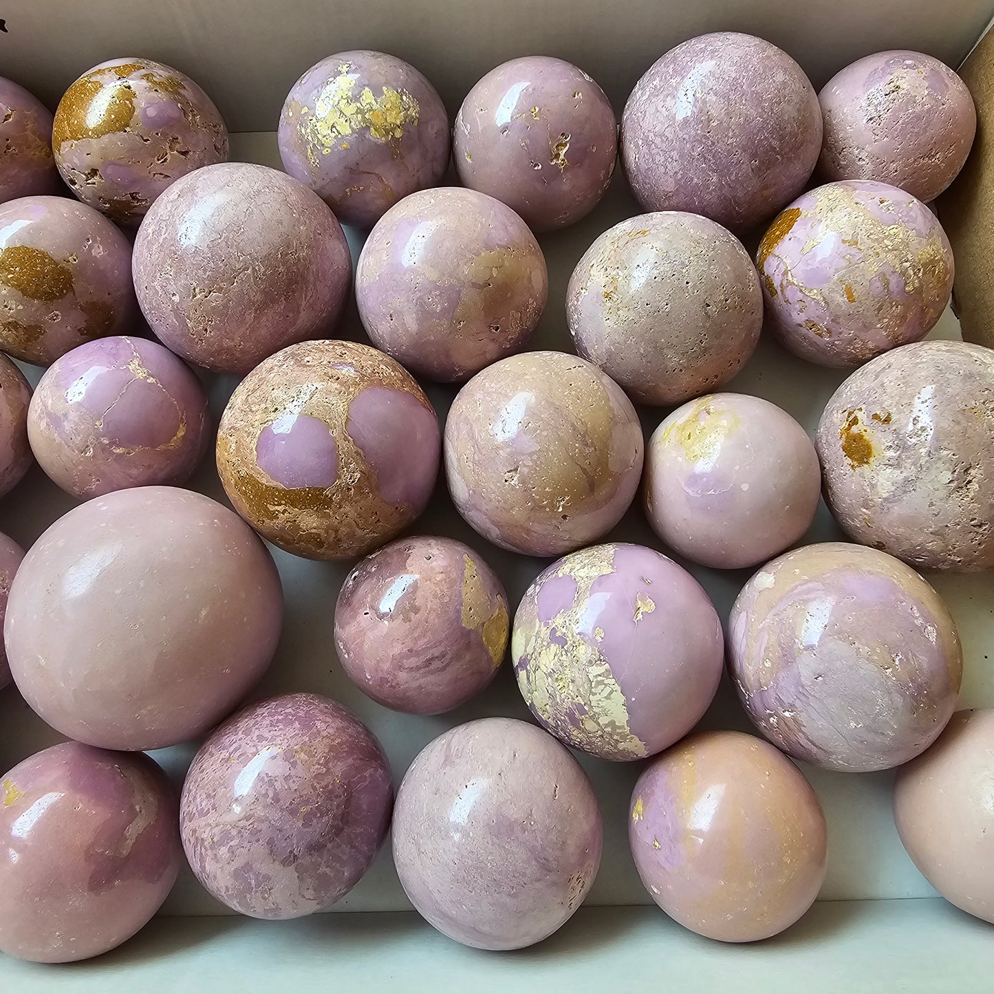 28 pc phosphosiderite spheres