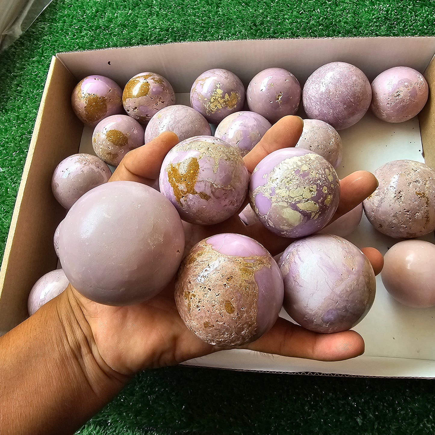 28 pc phosphosiderite spheres