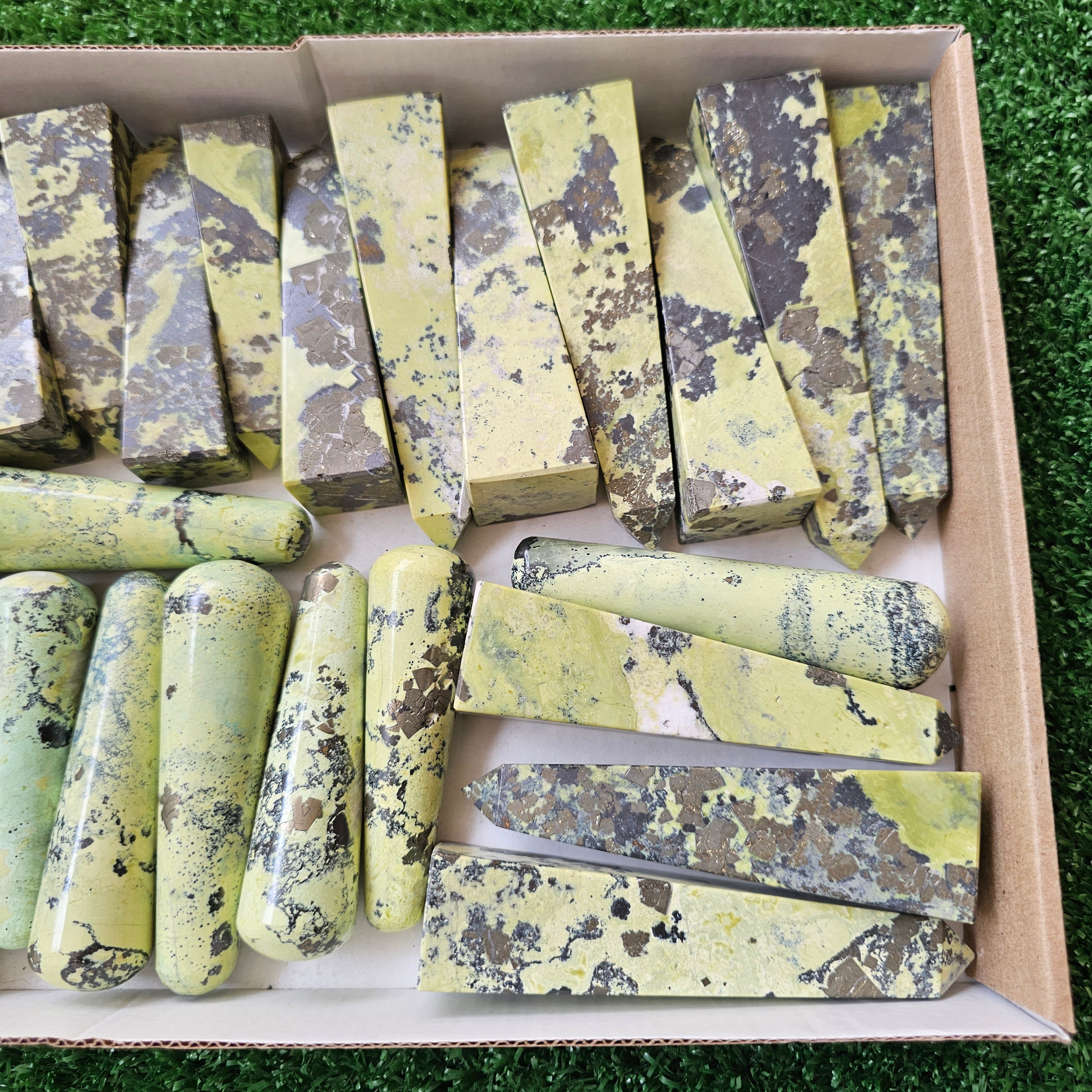 26 pc serpentine towers & massage wands