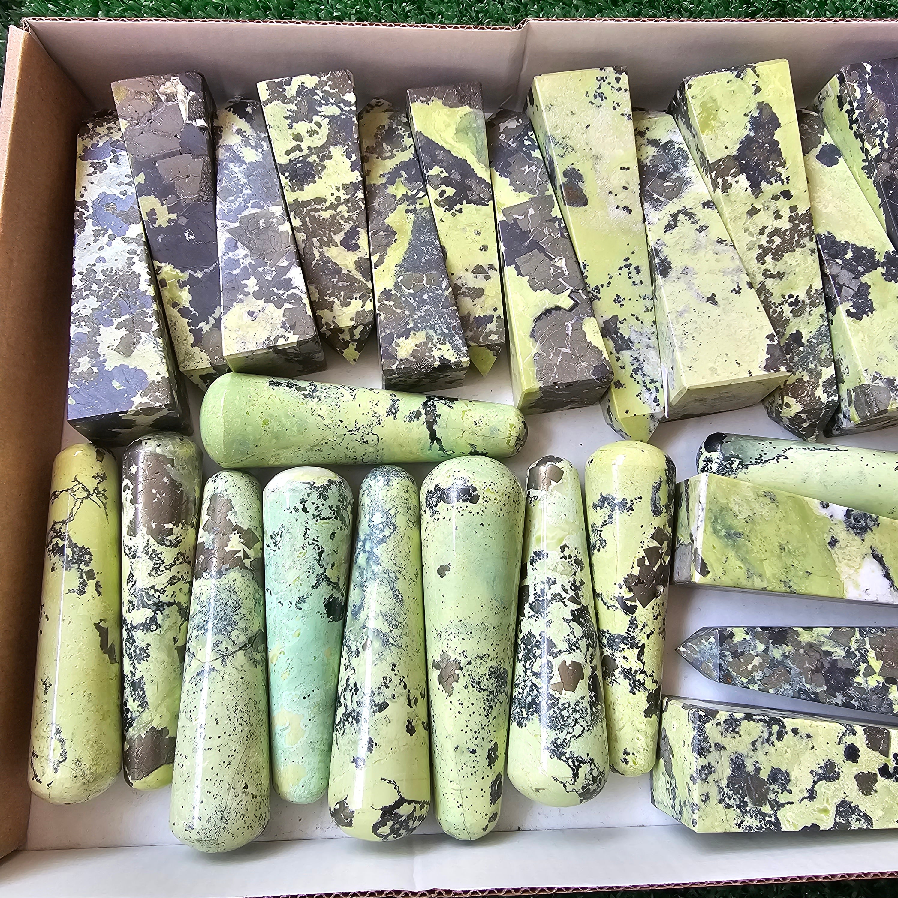 26 pc serpentine towers & massage wands