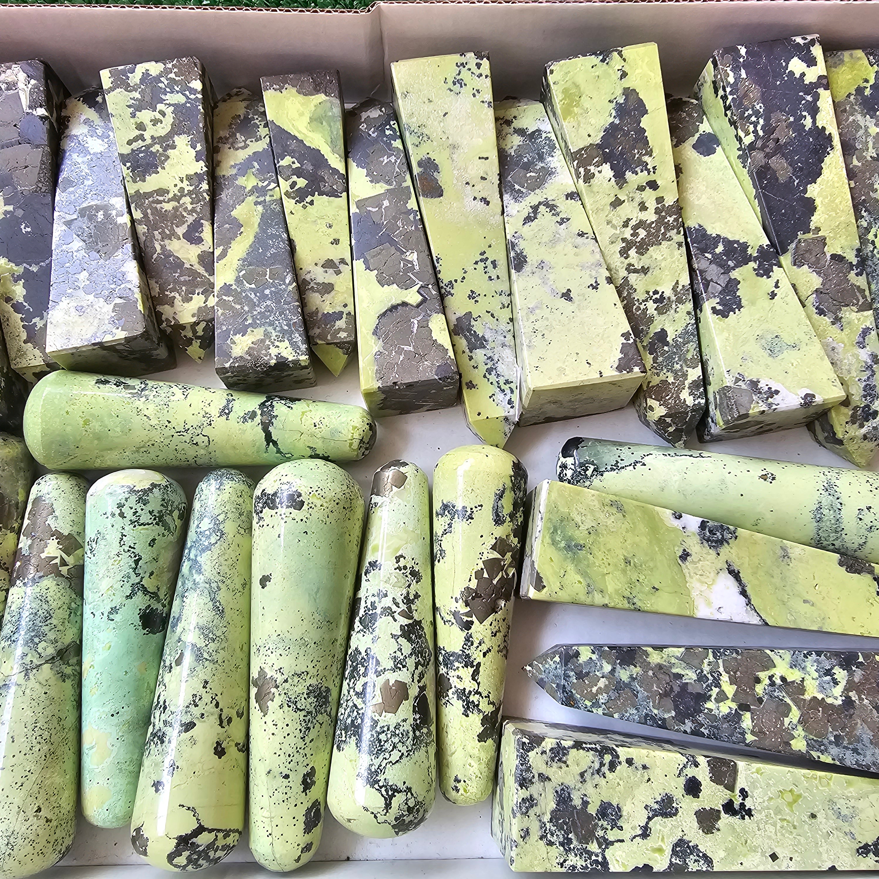 26 pc serpentine towers & massage wands