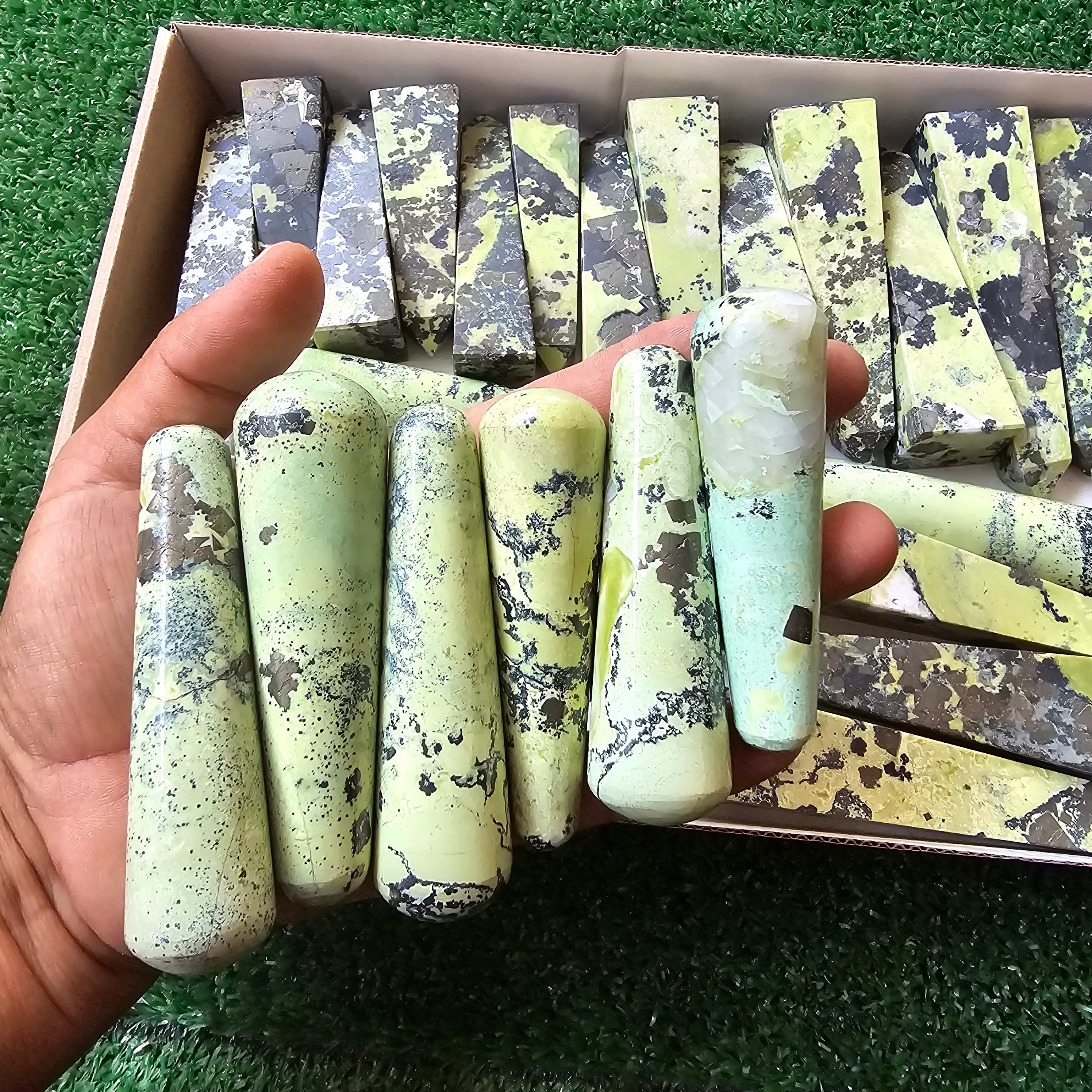 26 pc serpentine towers & massage wands