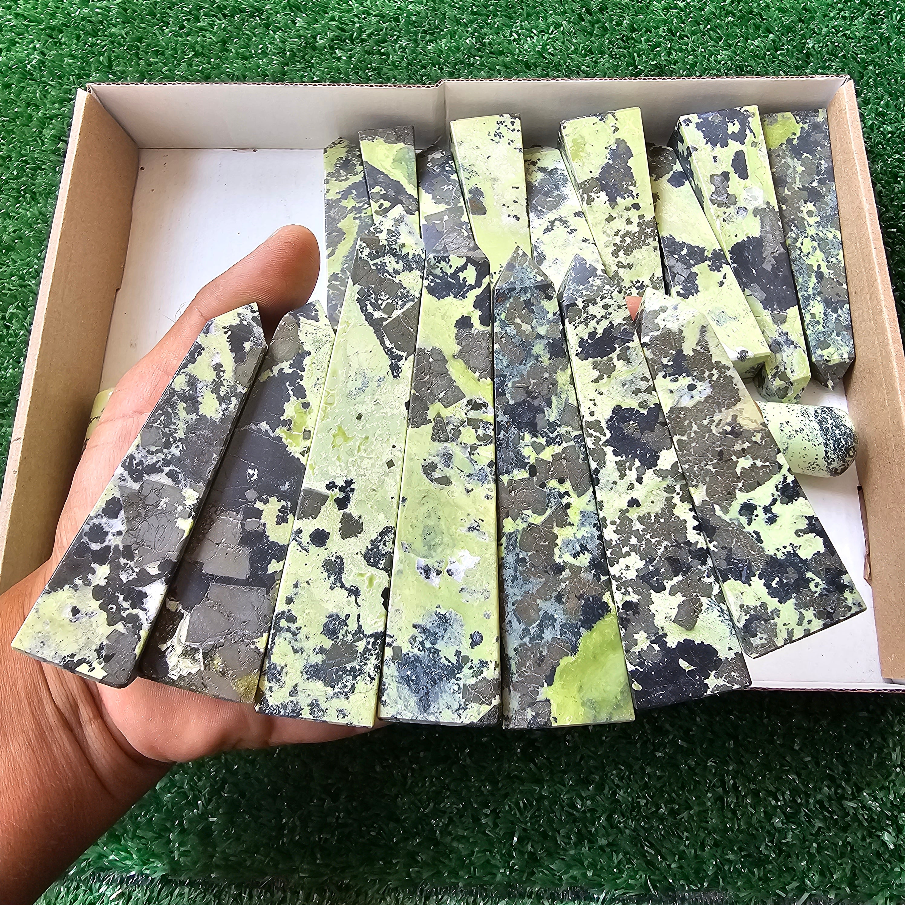 26 pc serpentine towers & massage wands