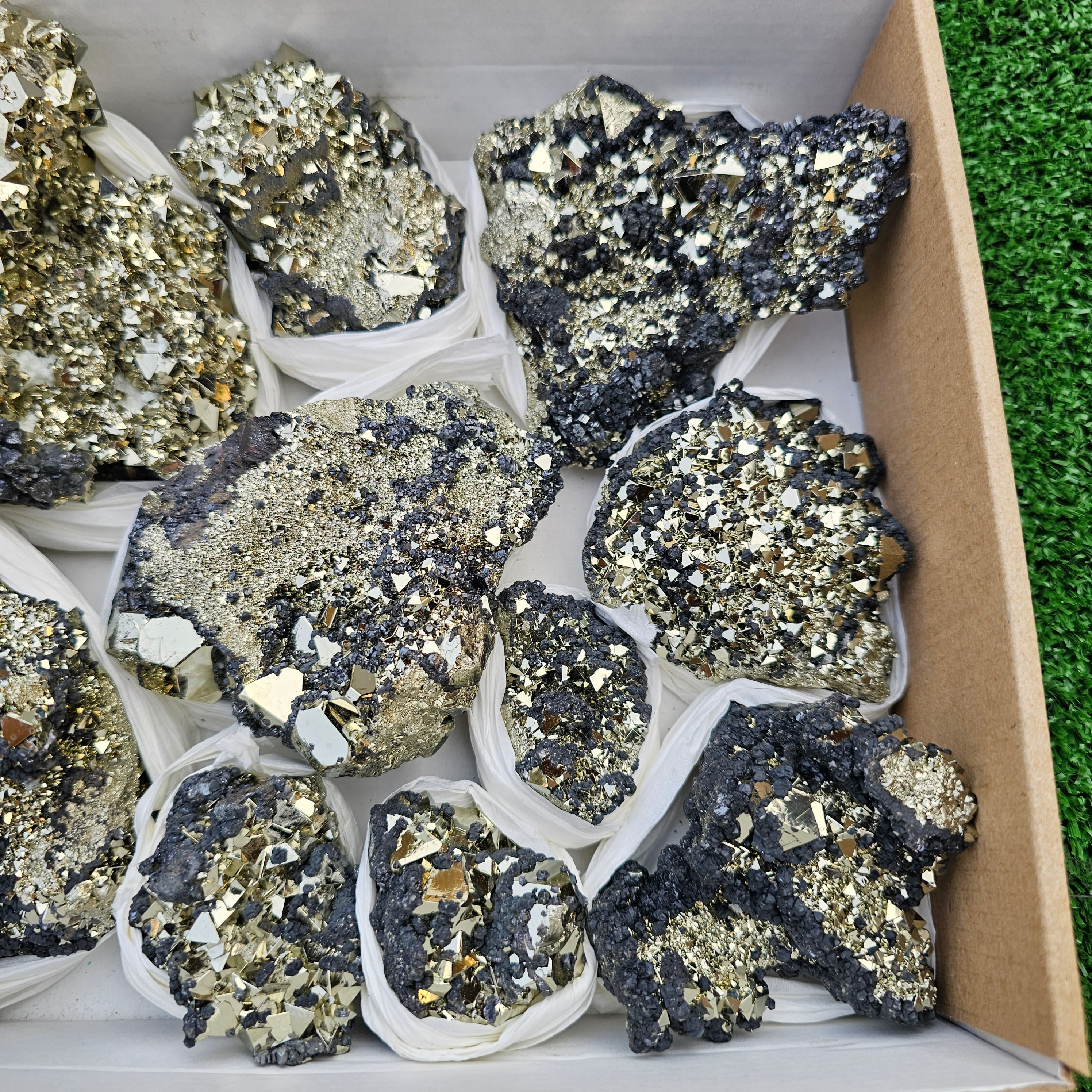 11 pc pyrite octahedral with sphalerite