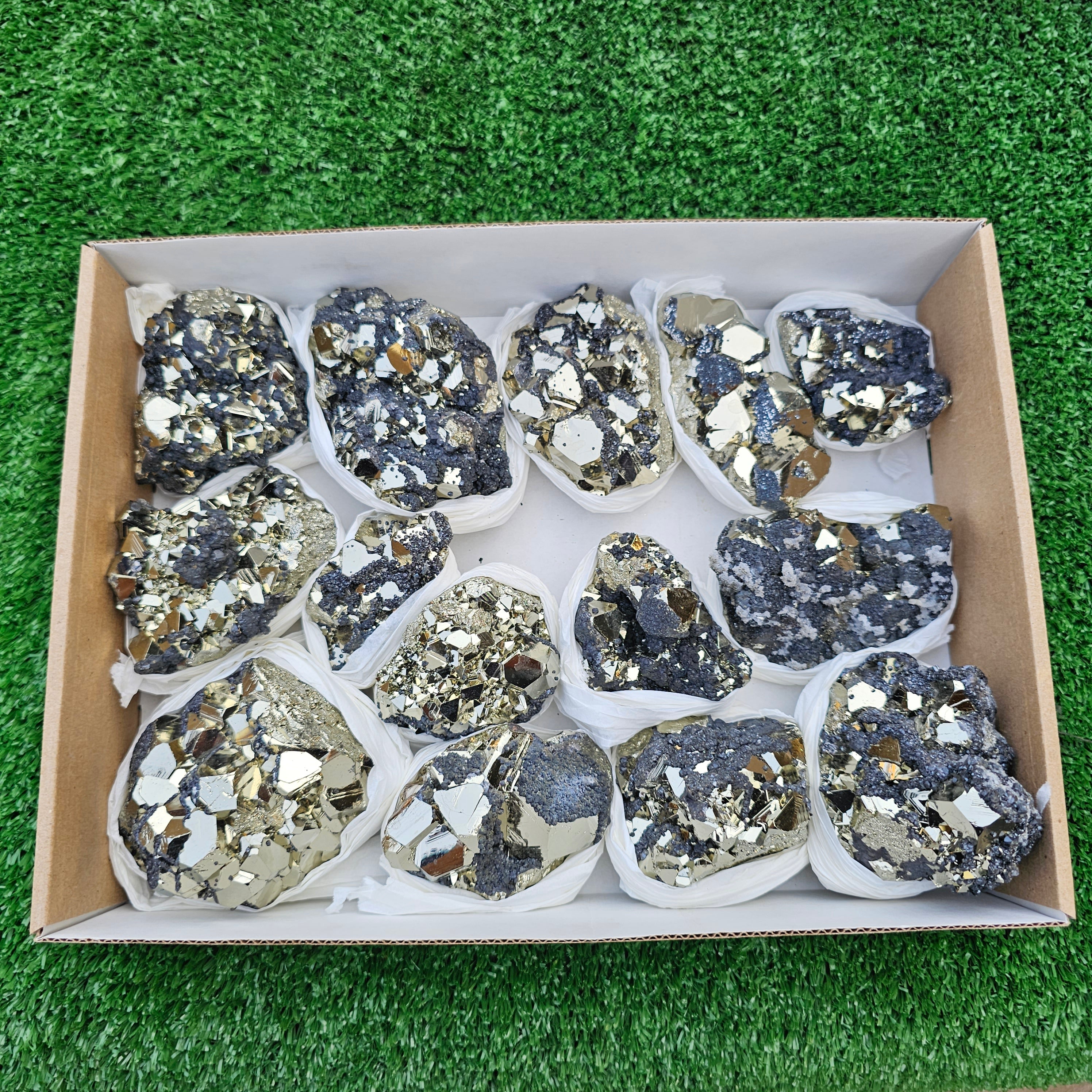 14 pc pyrite octahedral with sphalerite