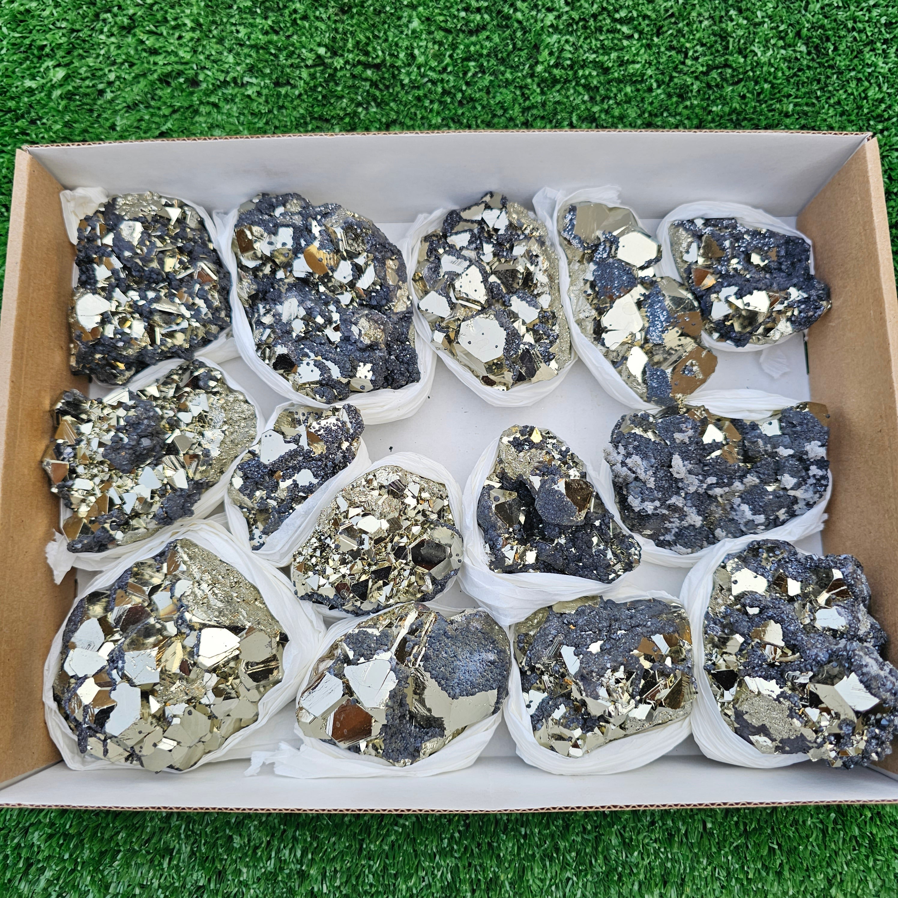 14 pc pyrite octahedral with sphalerite