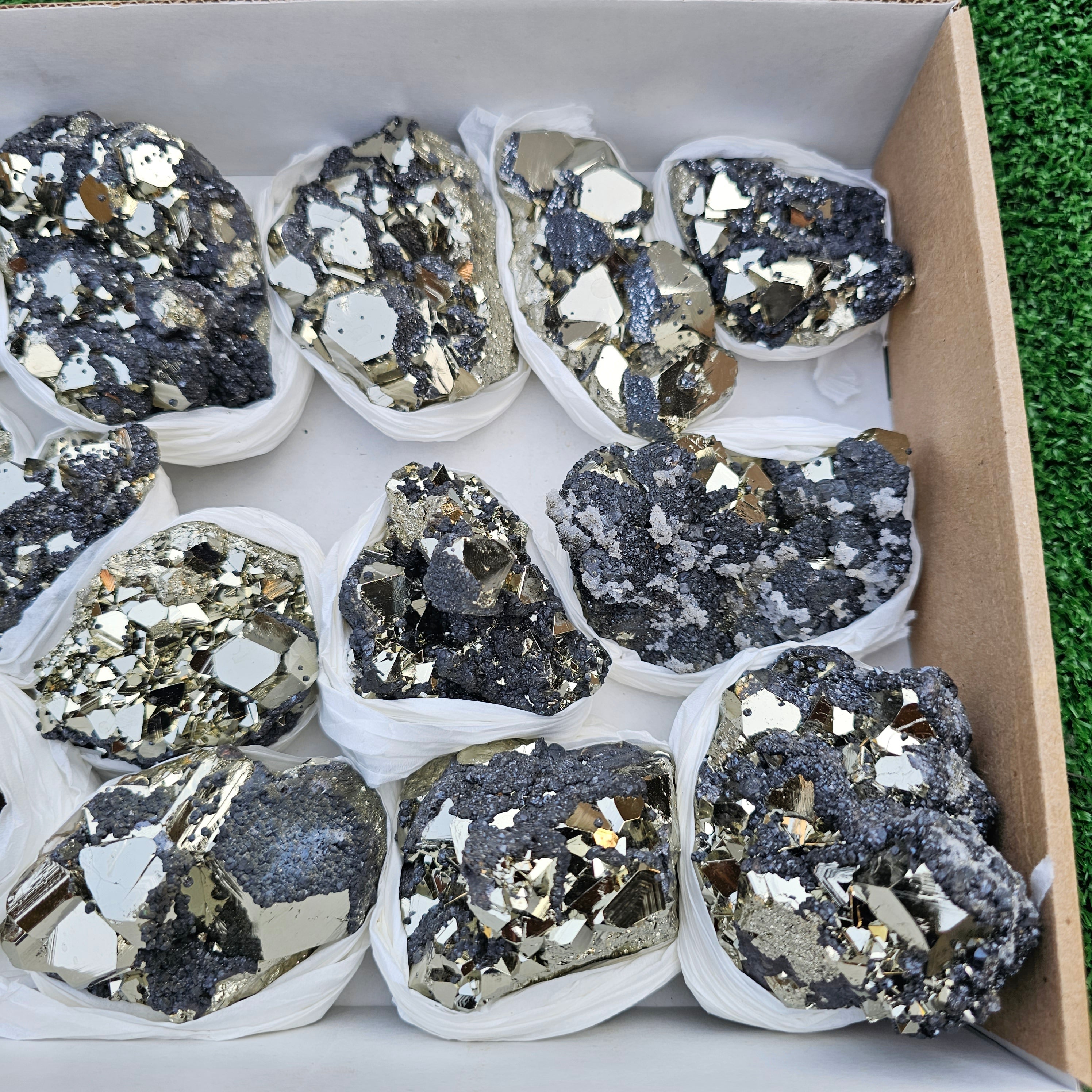 14 pc pyrite octahedral with sphalerite
