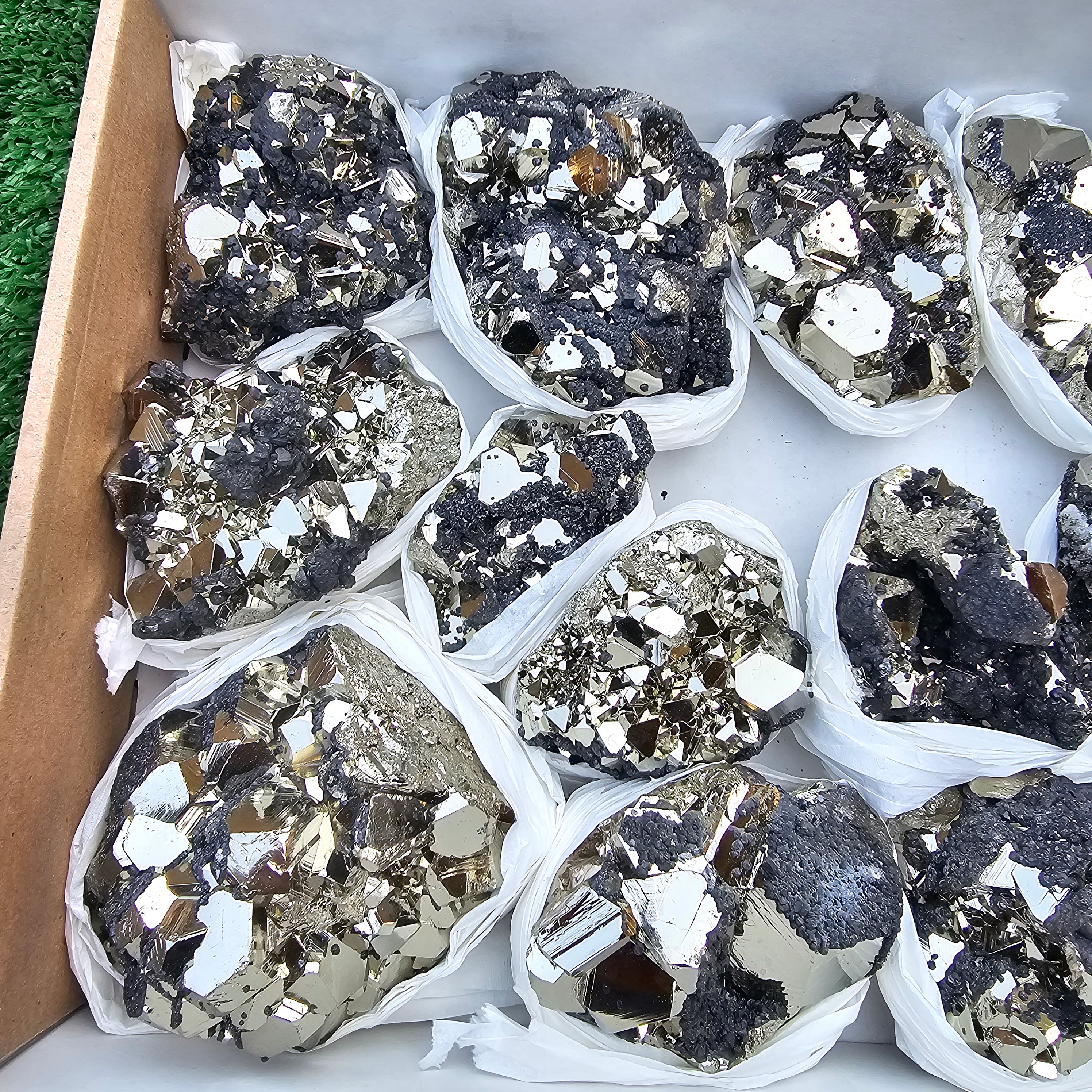 14 pc pyrite octahedral with sphalerite
