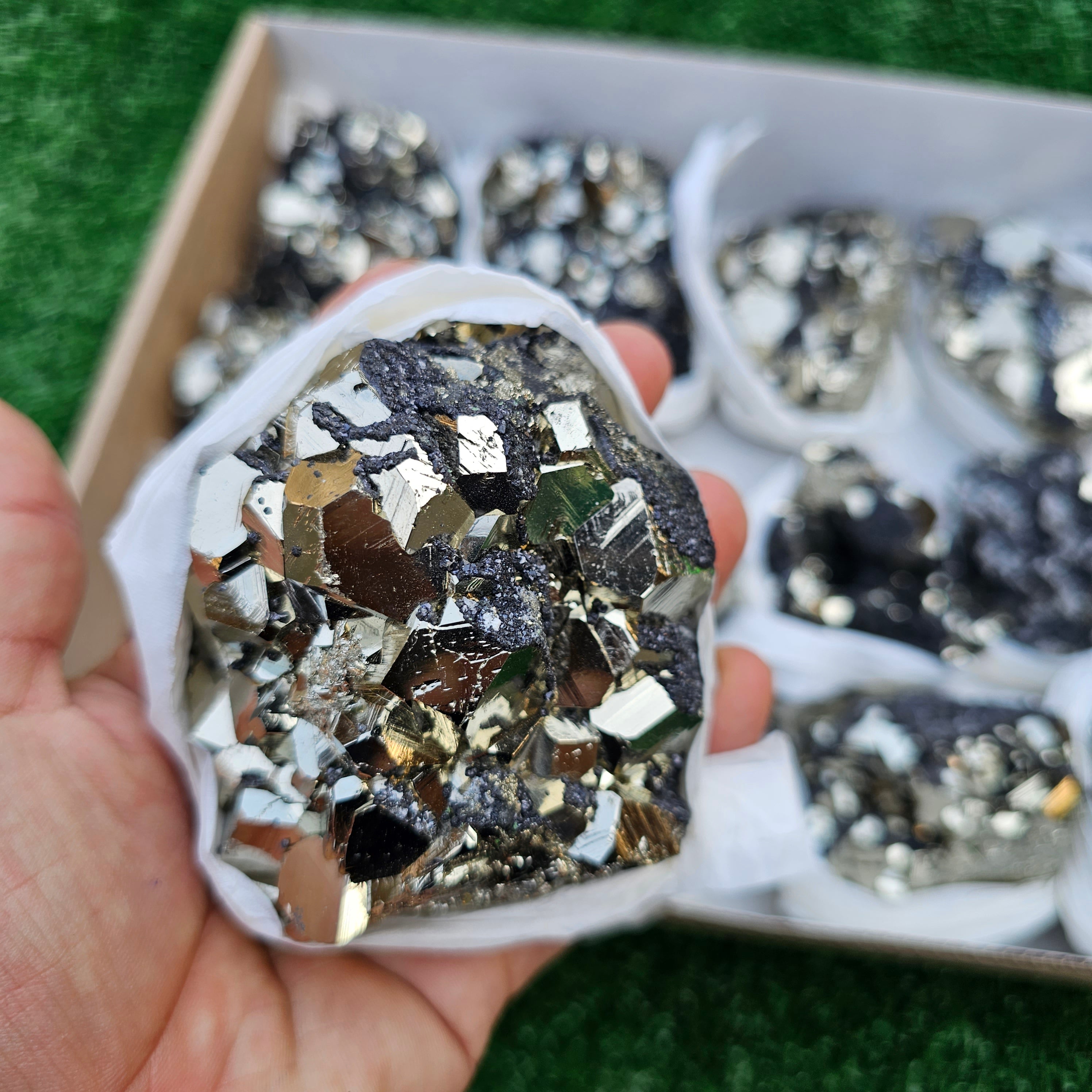 14 pc pyrite octahedral with sphalerite