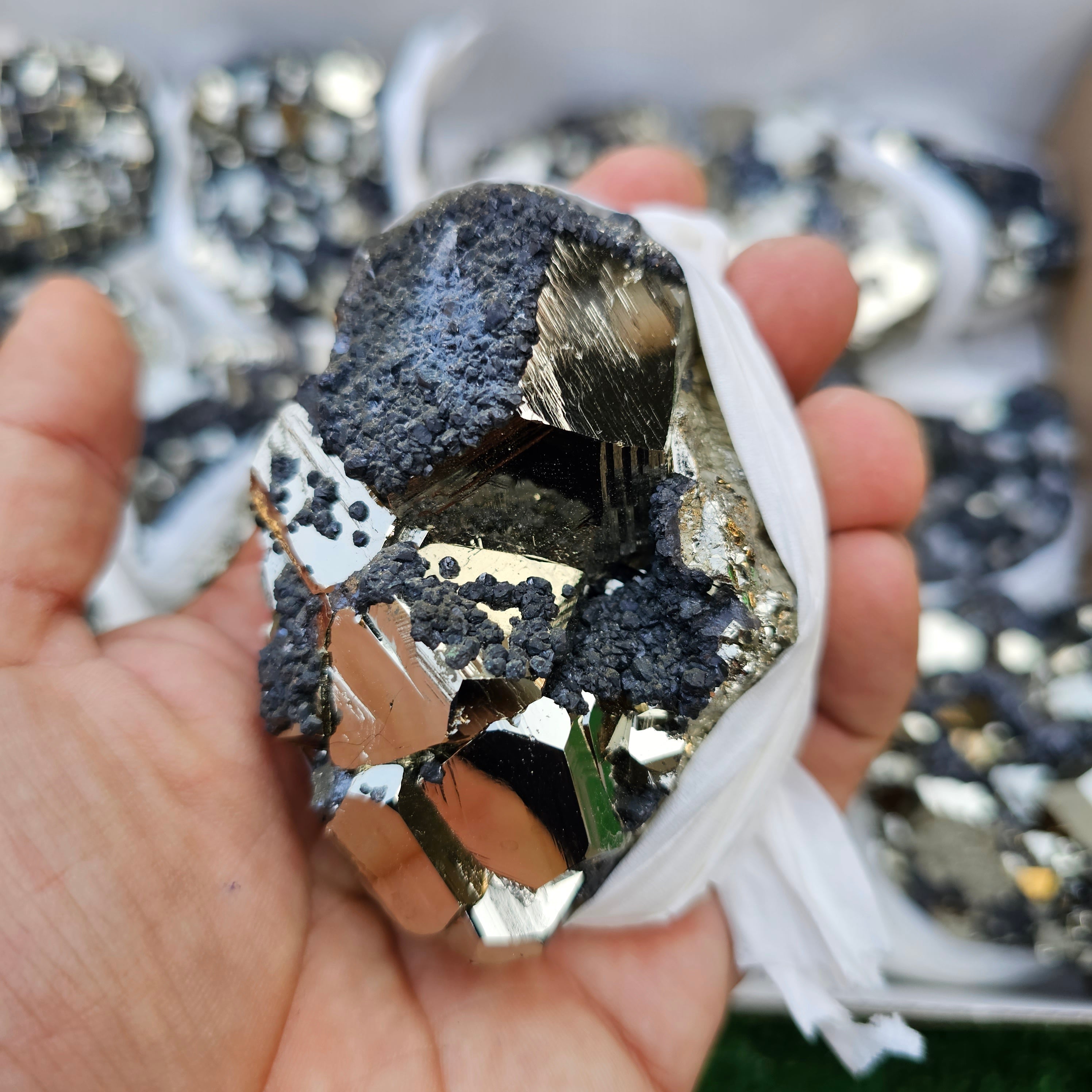 14 pc pyrite octahedral with sphalerite