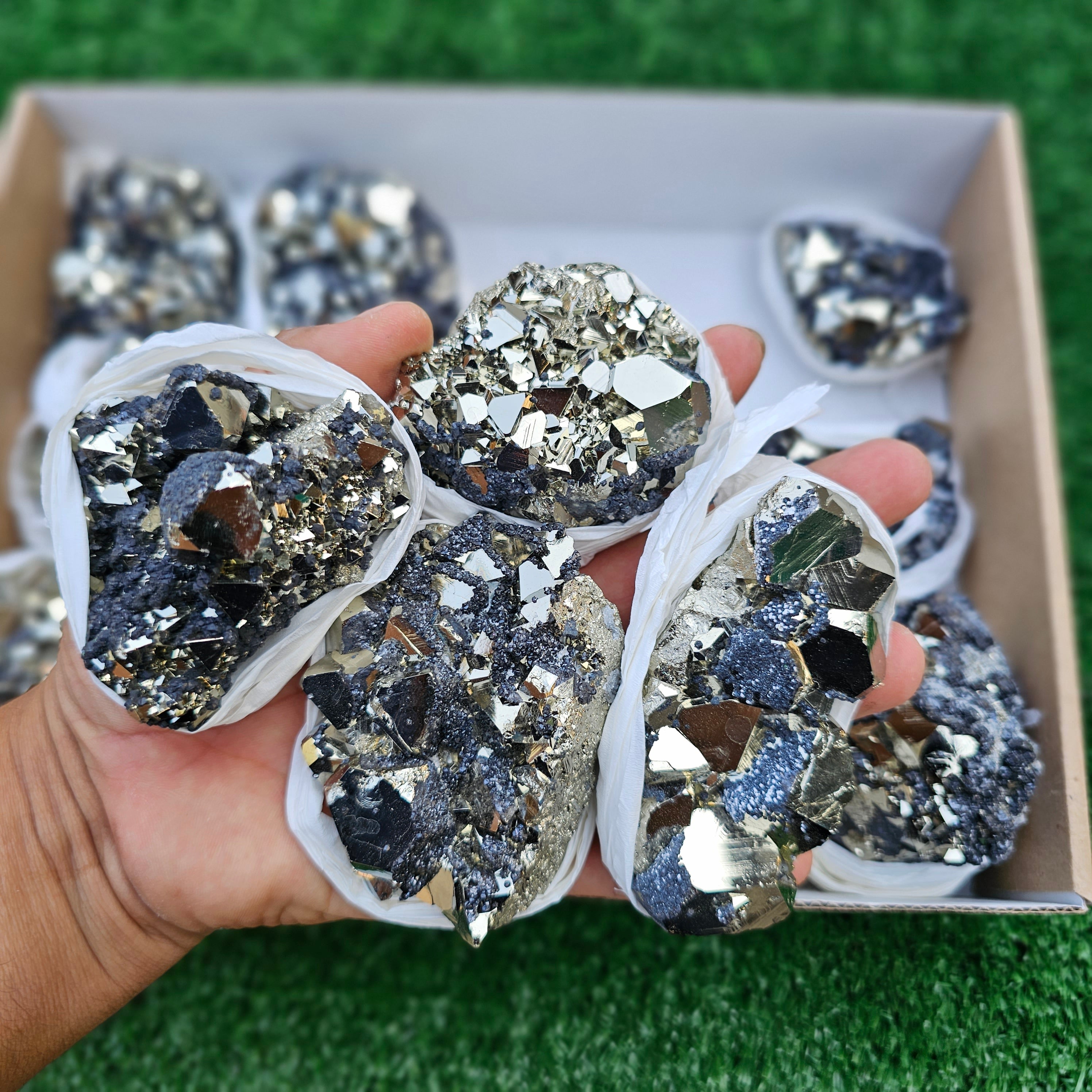 14 pc pyrite octahedral with sphalerite