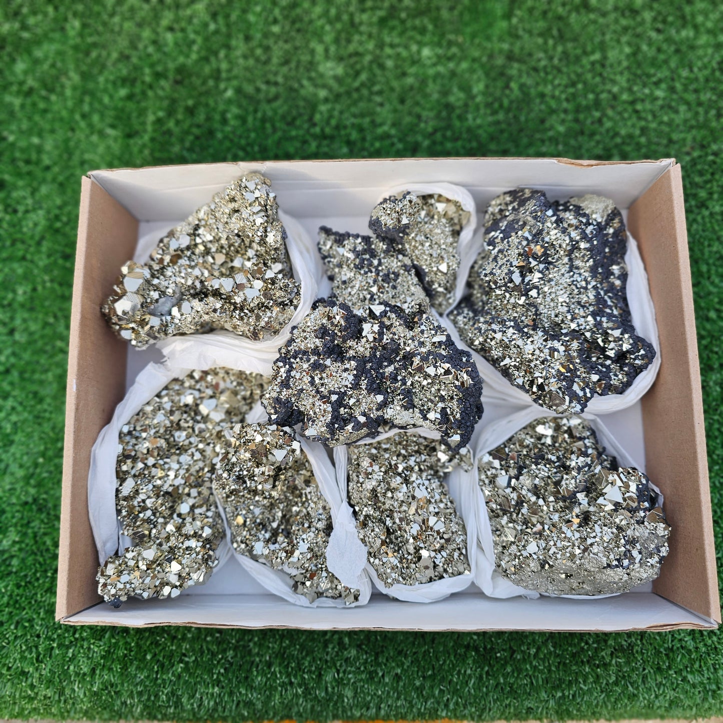 8 pc pyrite octahedral with sphalerite
