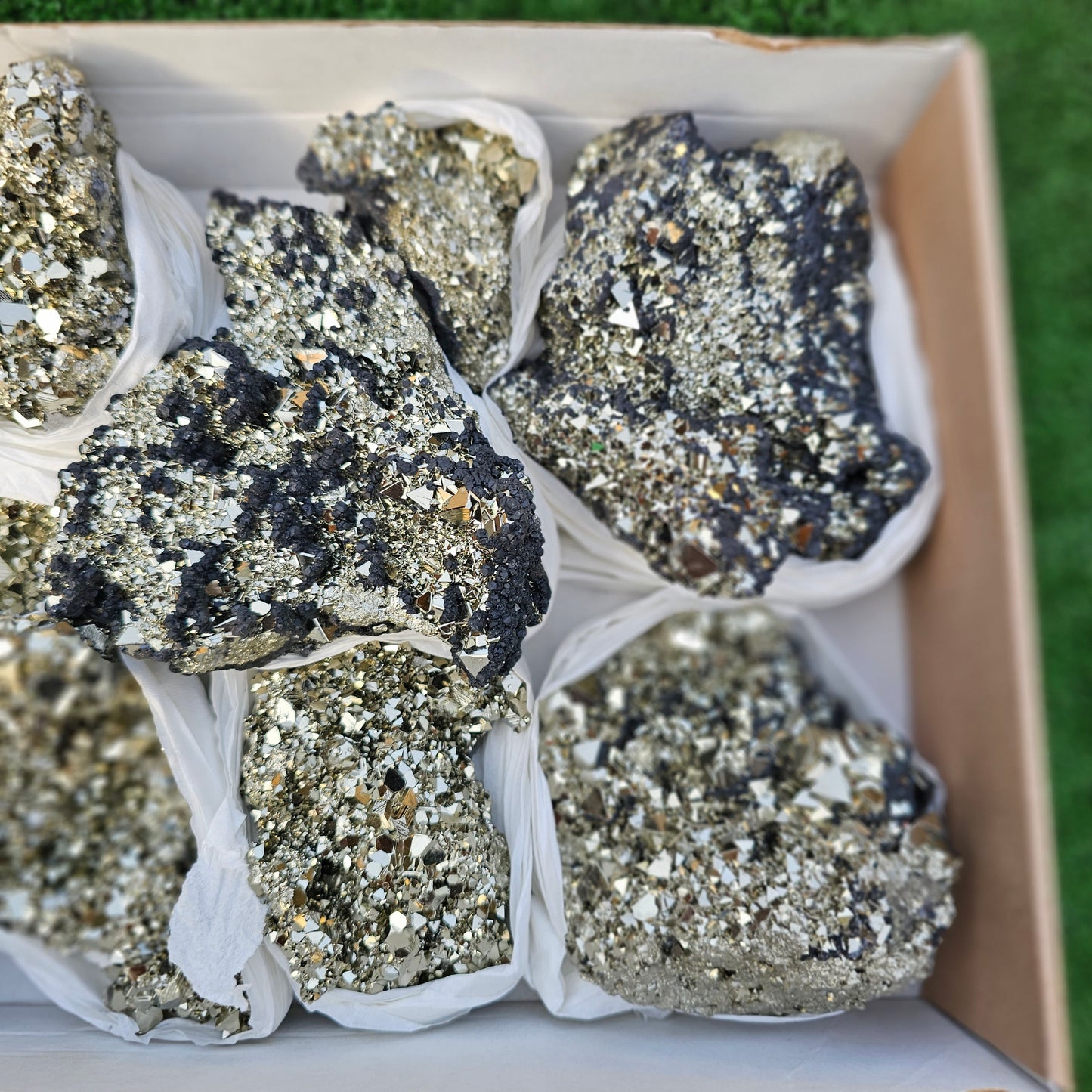 8 pc pyrite octahedral with sphalerite