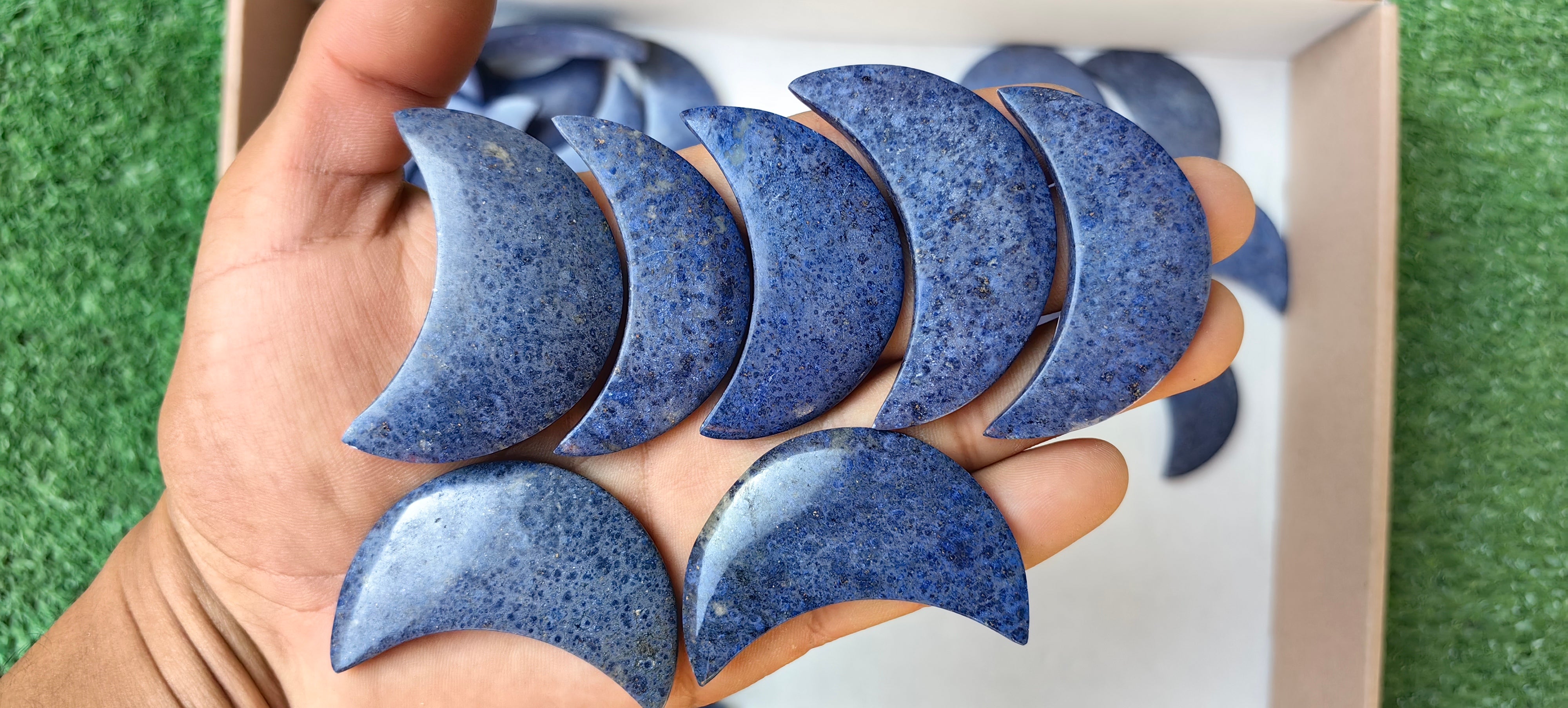 Lot 57 pcs Dumortierite Moon