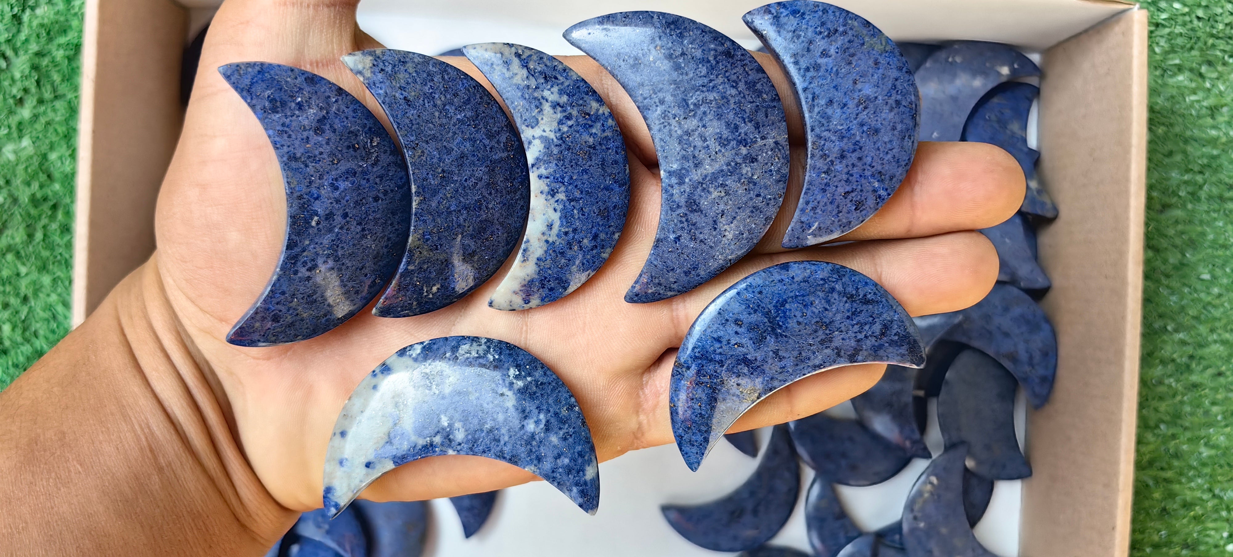 Lot 57 pcs Dumortierite Moon