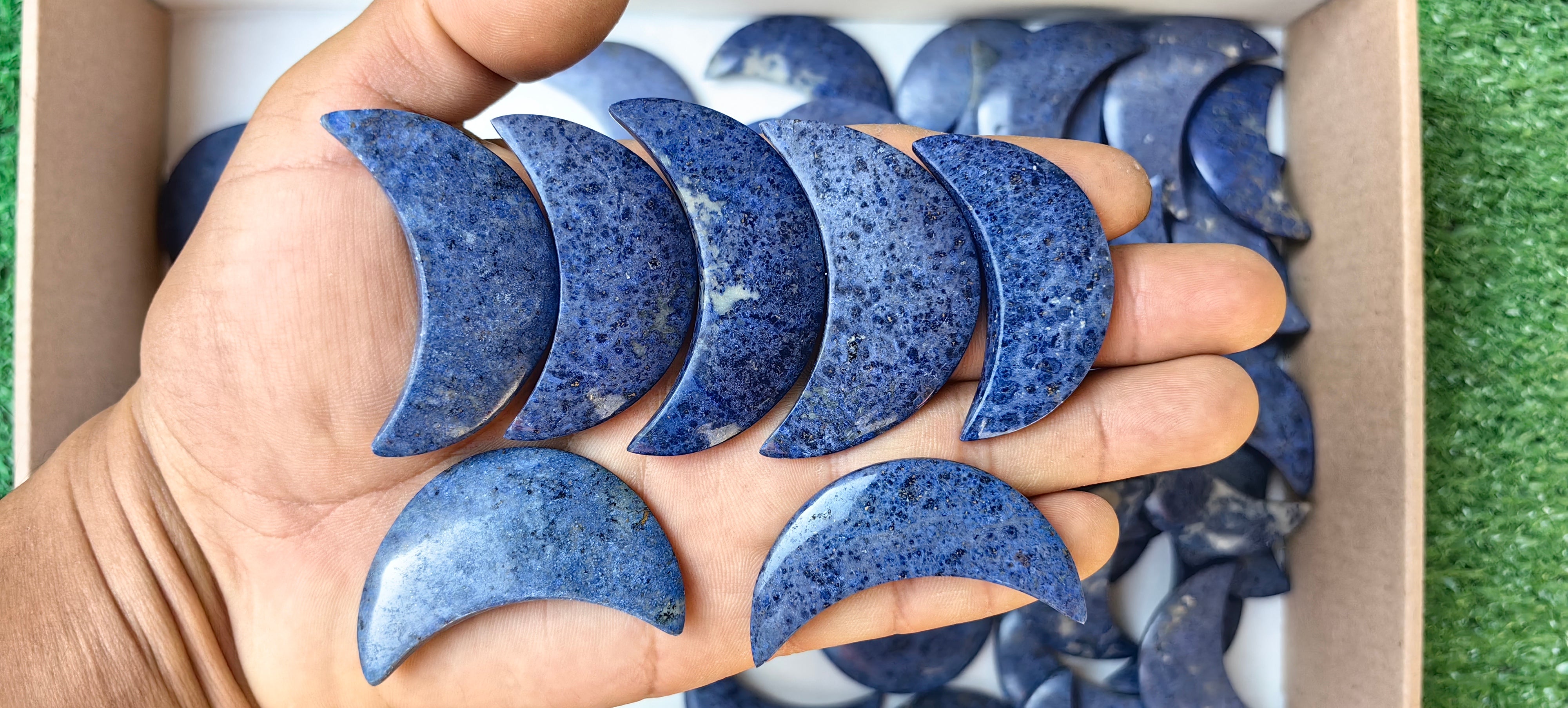 Lot 57 pcs Dumortierite Moon