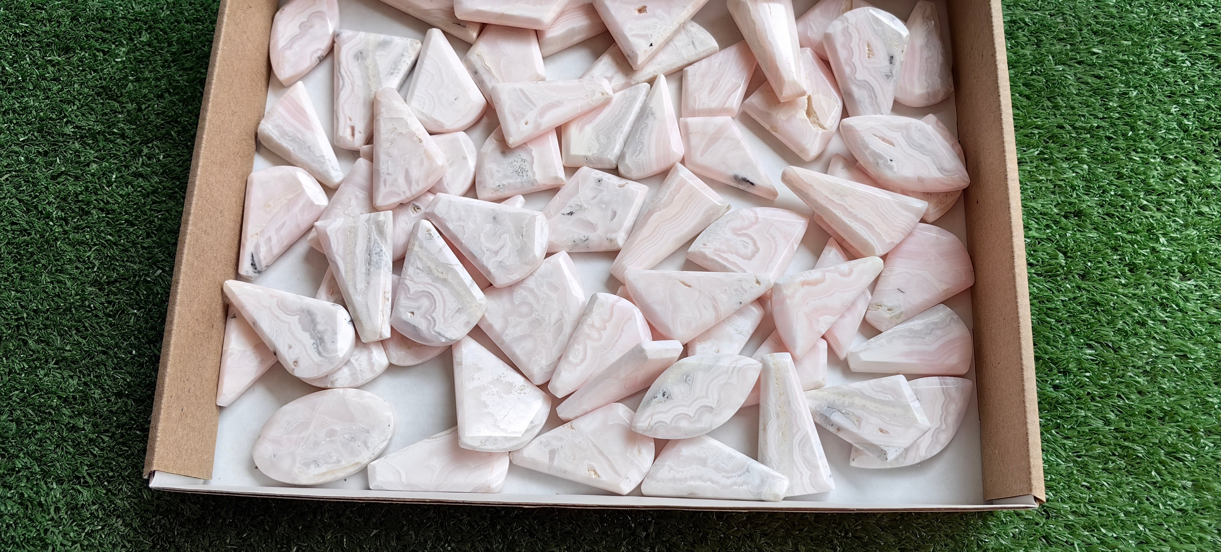 Lot 60 pcs Mangano Free Form Faceted