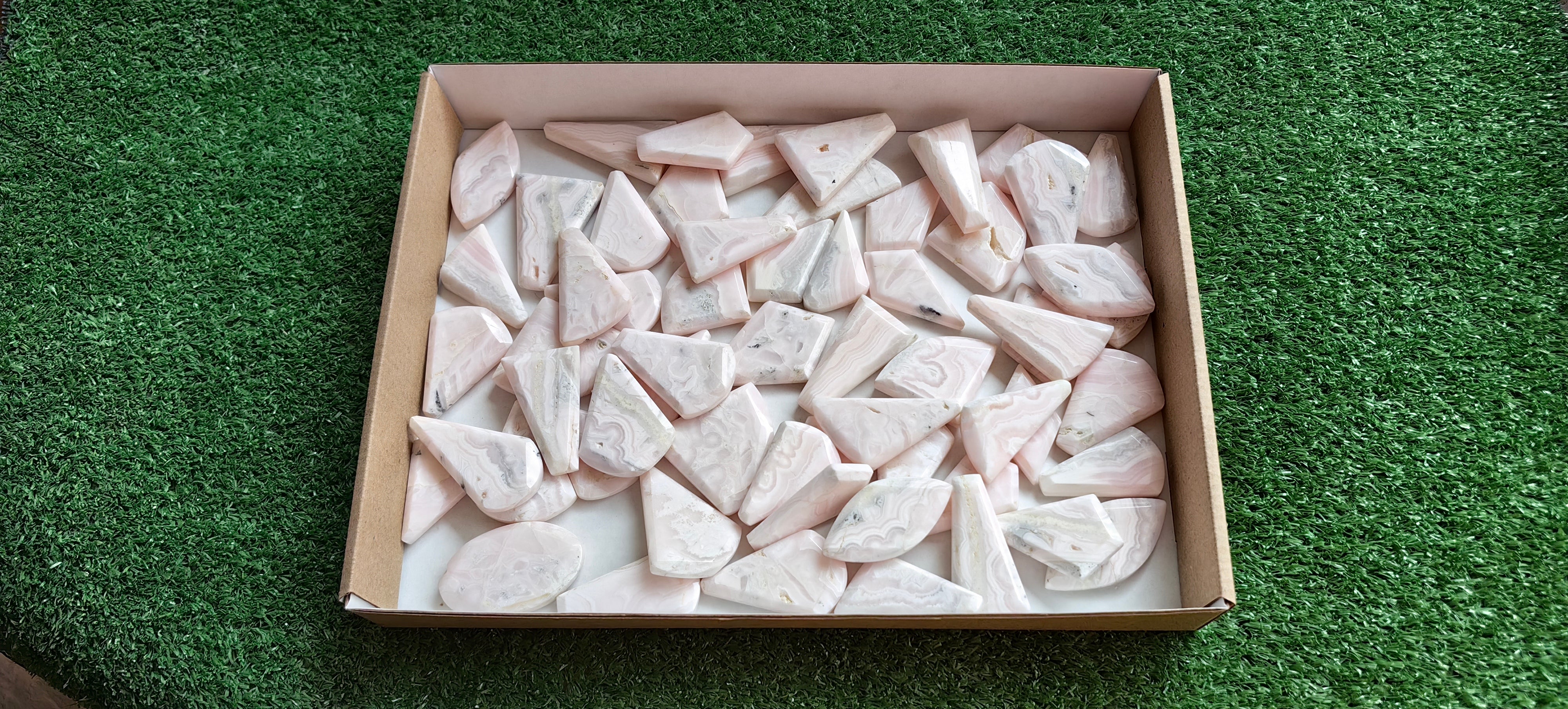 Lot 60 pcs Mangano Free Form Faceted