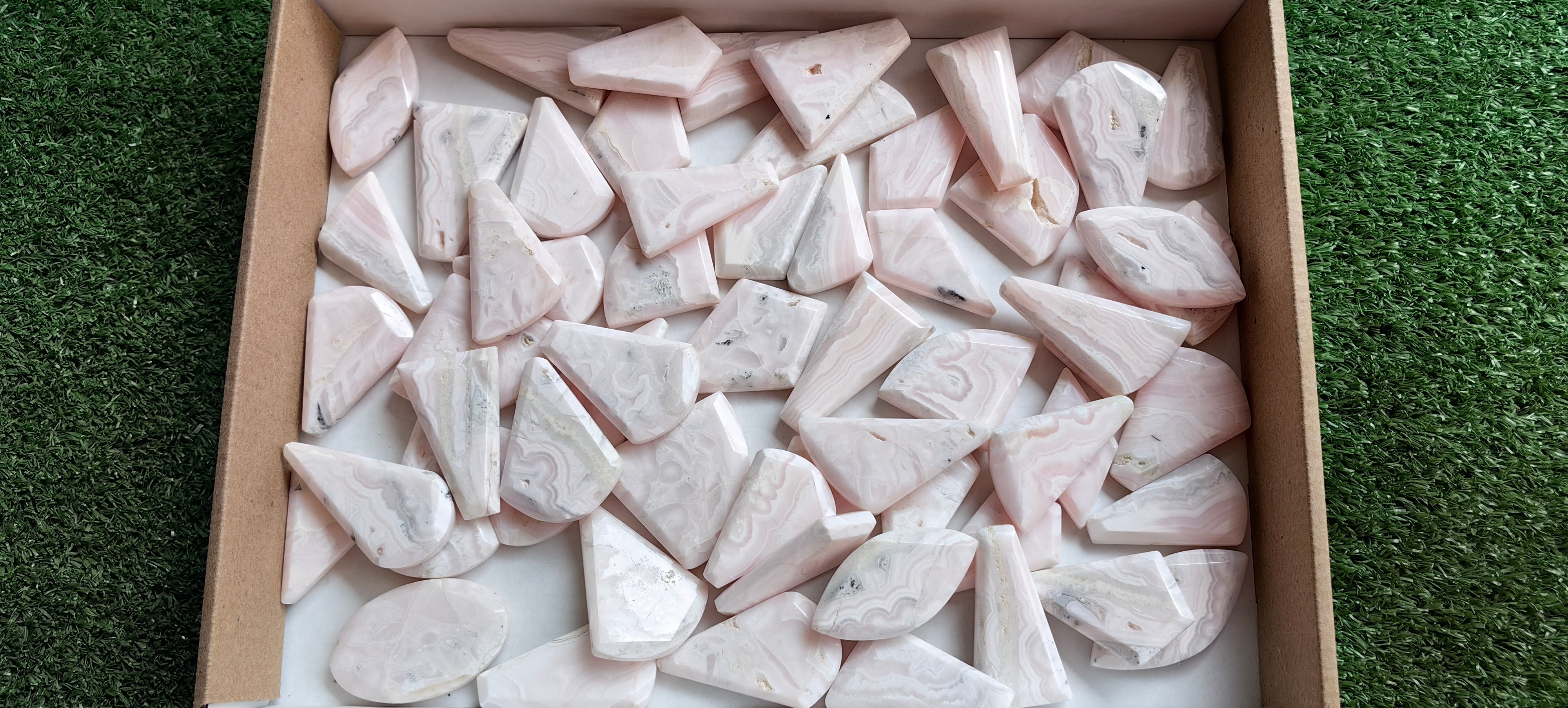 Lot 60 pcs Mangano Free Form Faceted