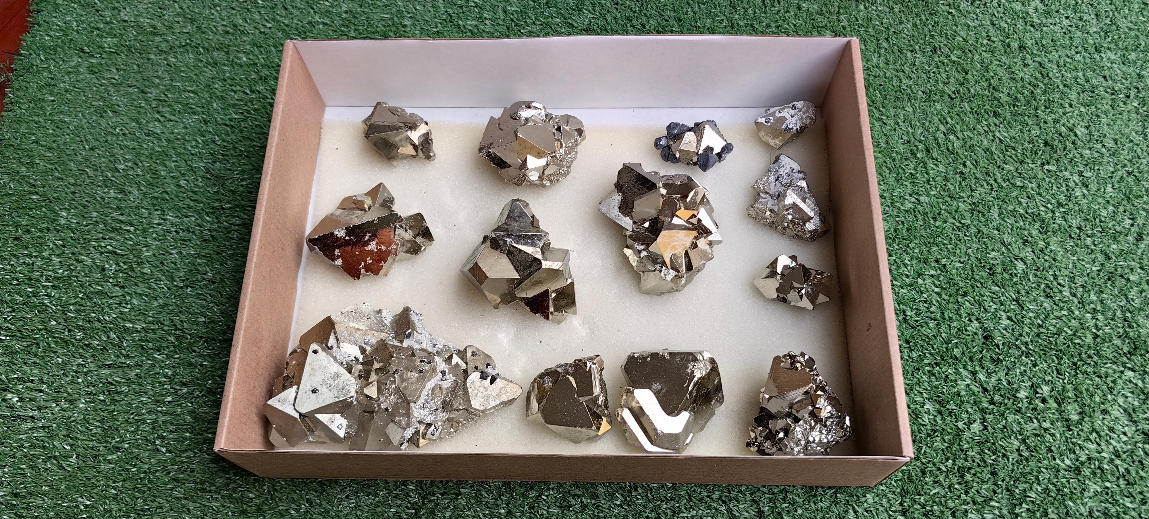 Lot 13 pcs Pyrite Triangle