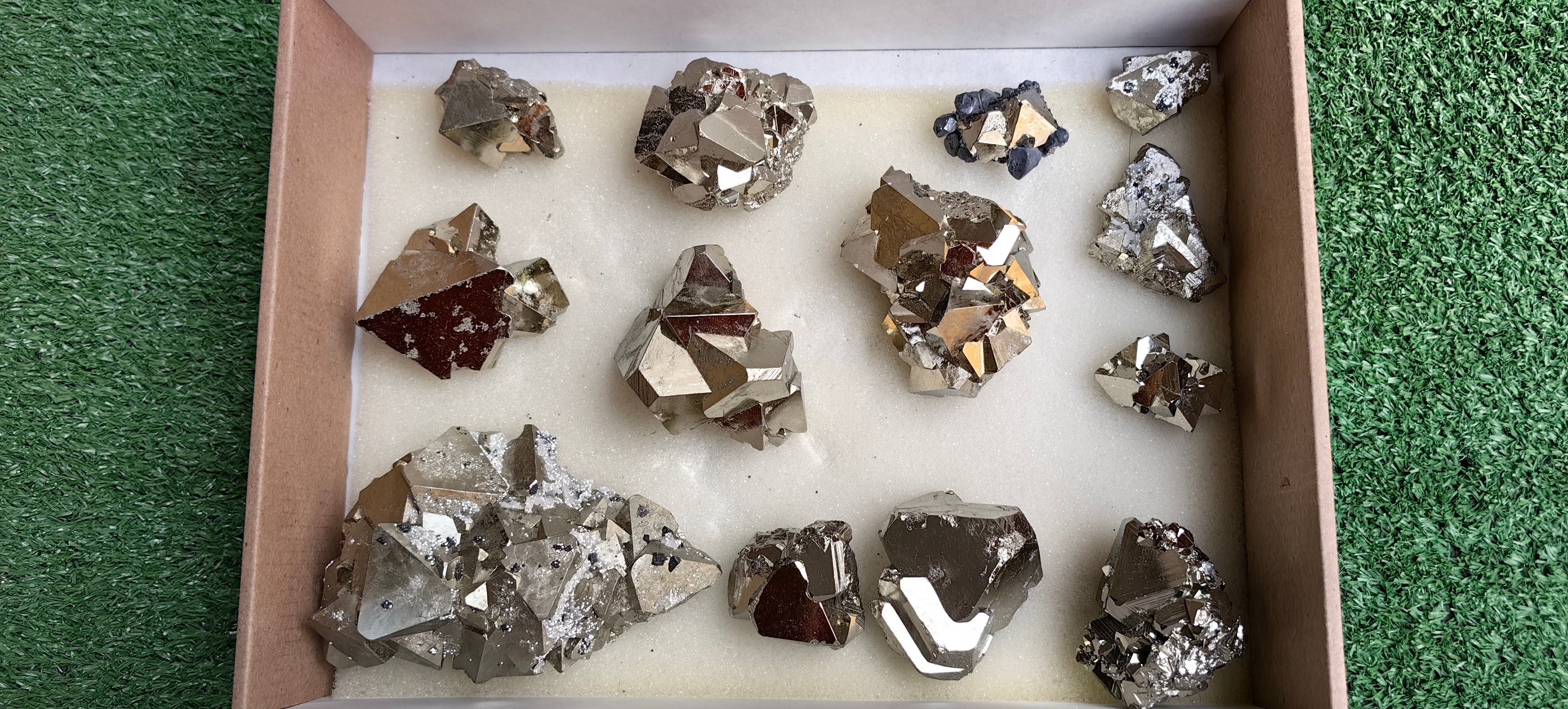 Lot 13 pcs Pyrite Triangle