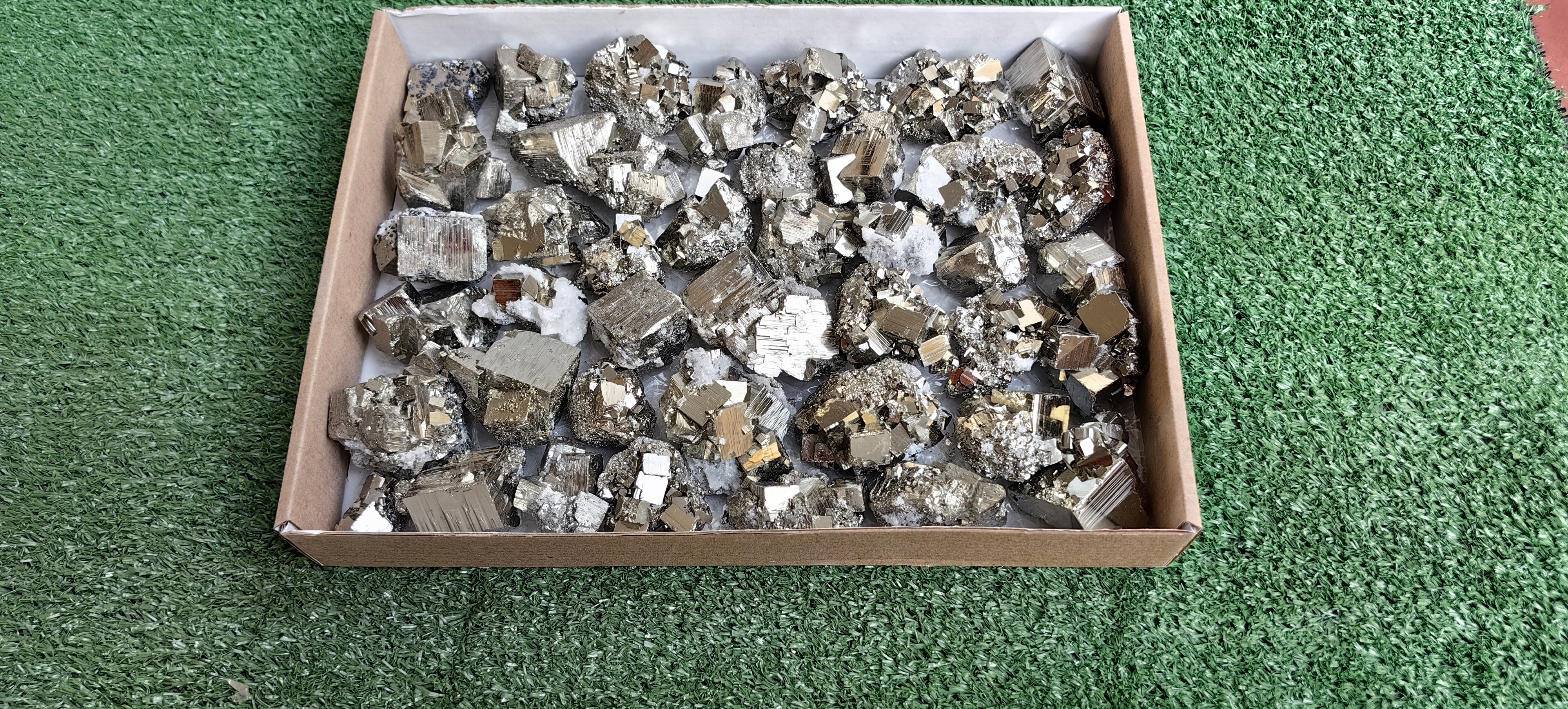 Lot 41 pcs Pyrite Cubic