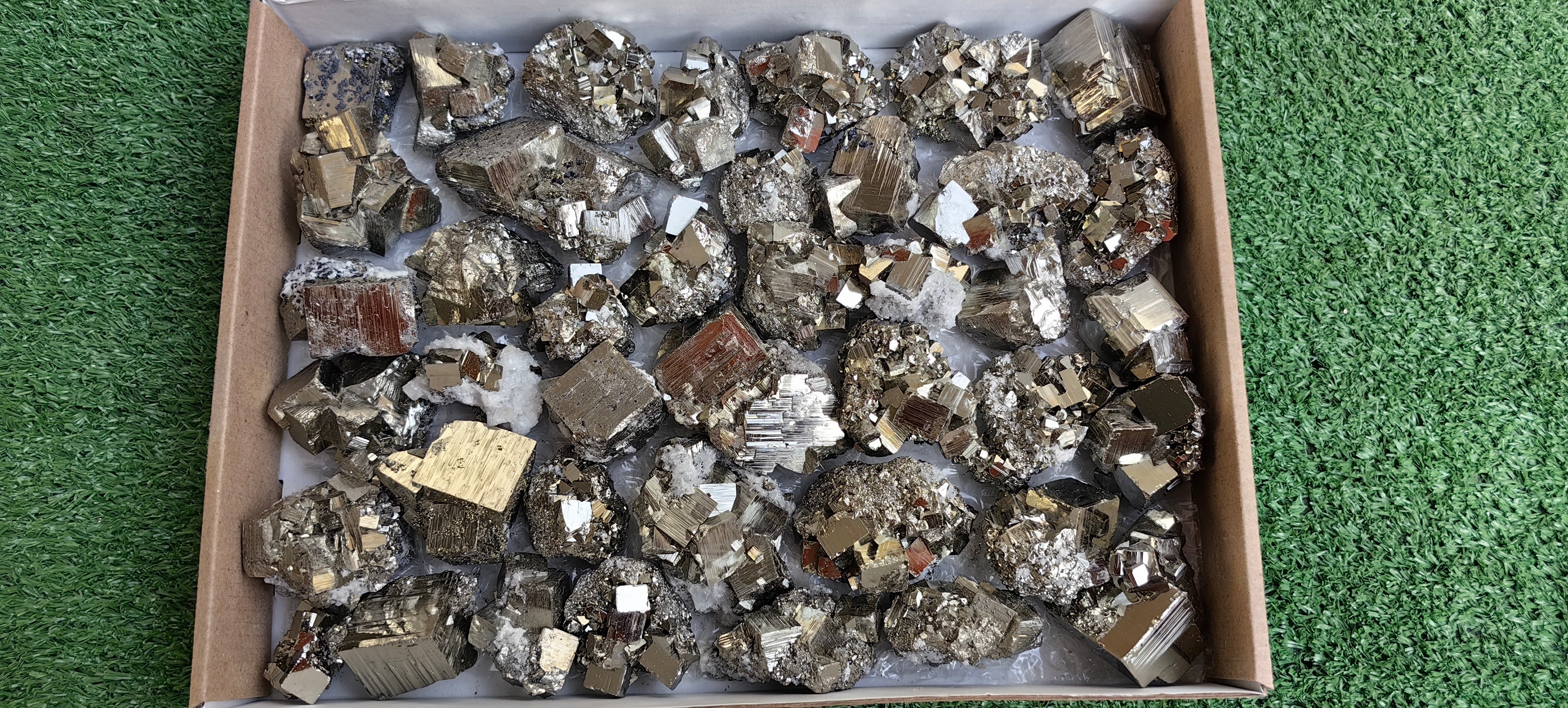 Lot 41 pcs Pyrite Cubic